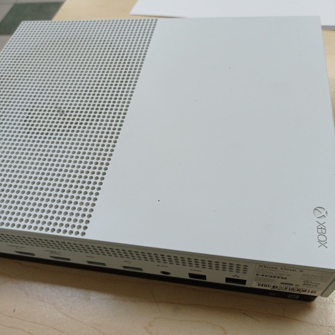 CONSOLA DE VIDEOJUEGO MICROSOFT XBOX ONE S 1 TB (SEMINUEVO)