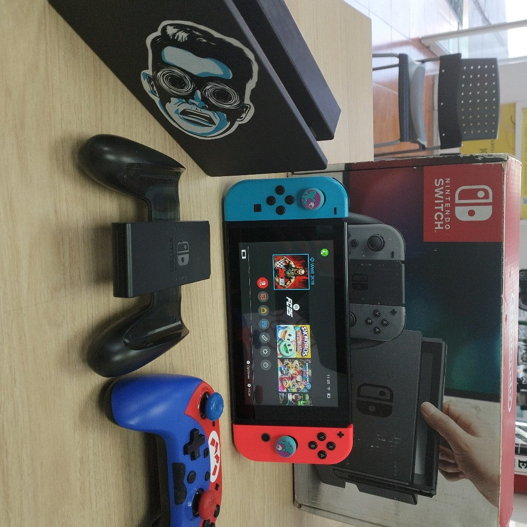 CONSOLA DE VIDEOJUEGO NINTENDO SWITCH 1.1 32 GB (SEMINUEVO)