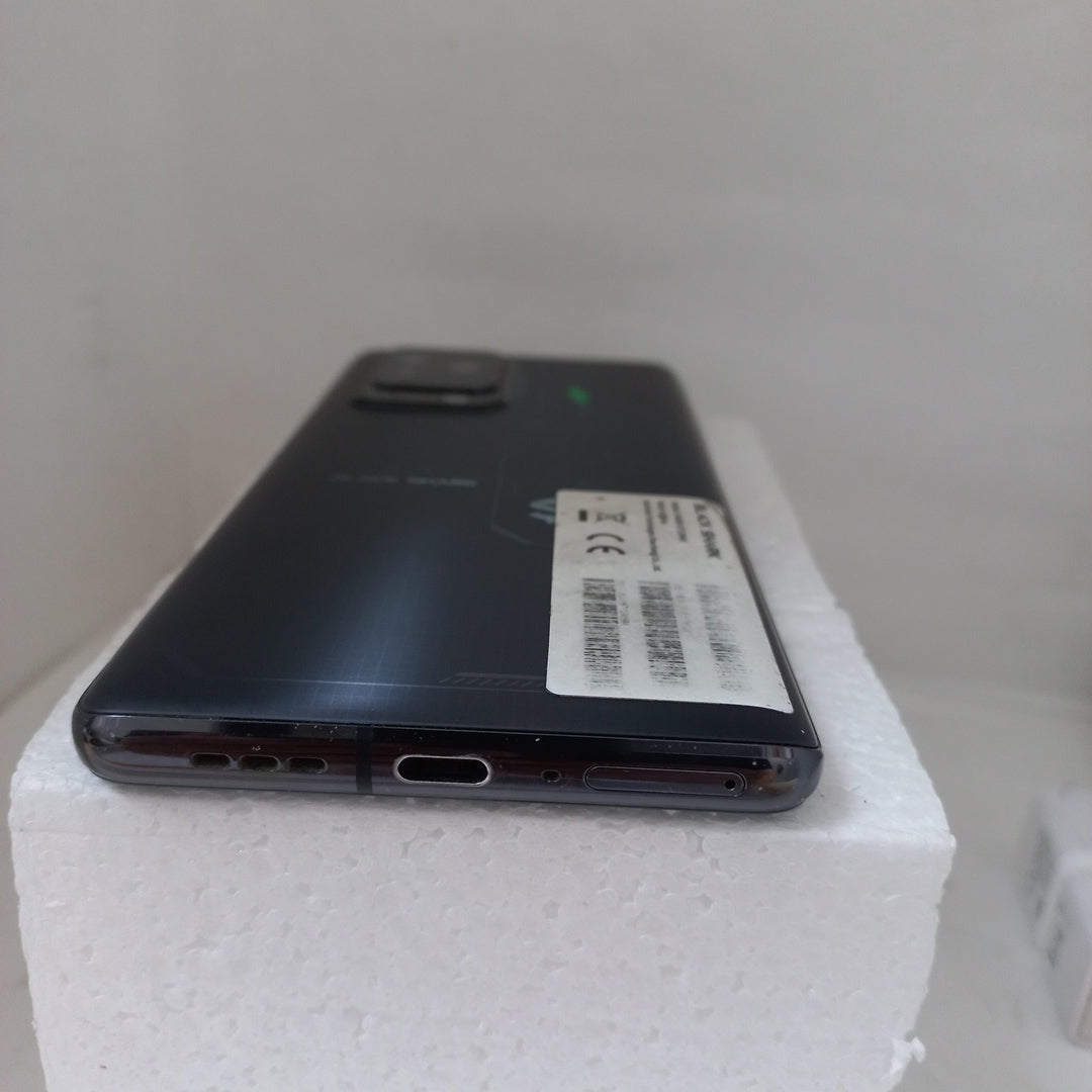 CELULAR XIAOMI BLACK SHARK 5 PRO KTUS-H0 256 GB 12 GB RAM (SEMINUEVO)