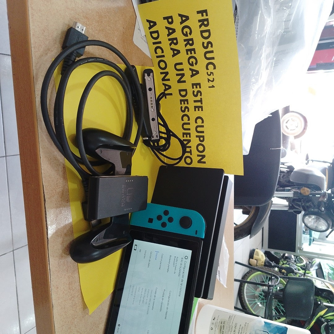 CONSOLA DE VIDEOJUEGO NINTENDO SWITCH 32 GB (SEMINUEVO)