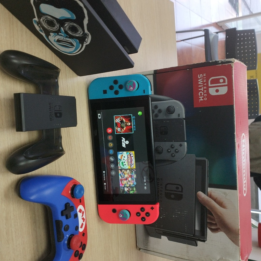 CONSOLA DE VIDEOJUEGO NINTENDO SWITCH 1.1 32 GB (SEMINUEVO)