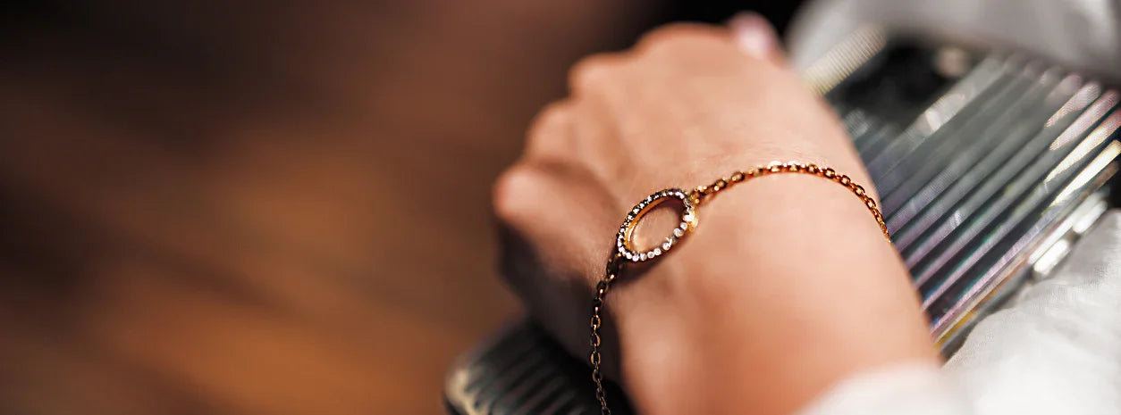 Pulseras de Oro: Símbolos de lujo y distinción