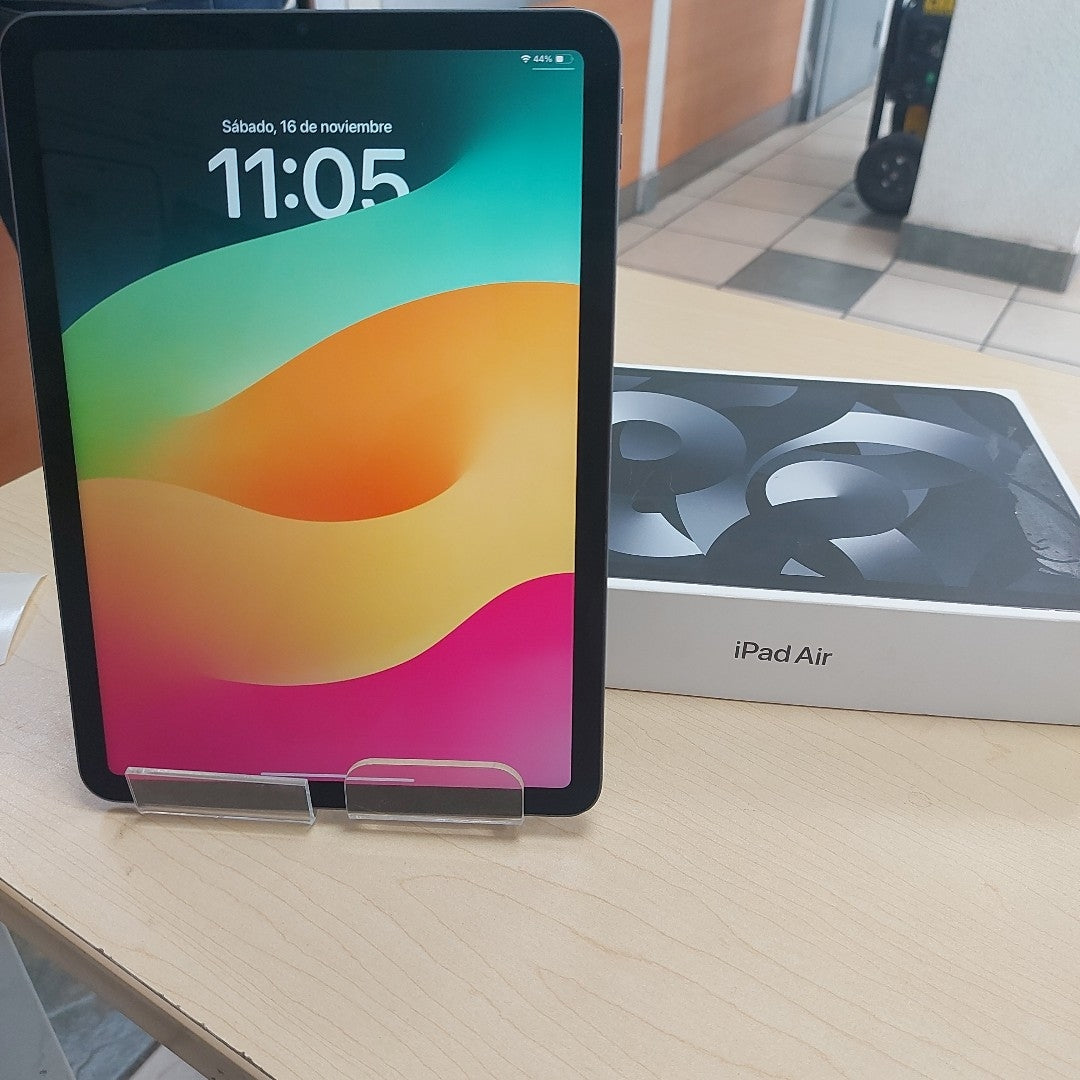 TABLETA APPLE IPAD AIR 5 A2588 64 GB 8 GB RAM (SEMINUEVO)