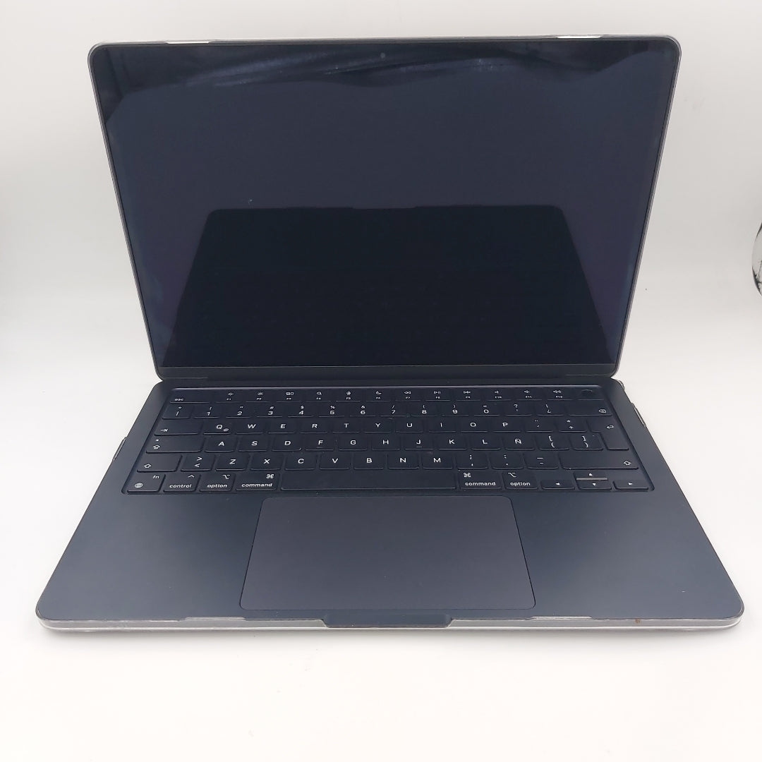 LAPTOP APPLE MACBOOK AIR 13&quot; 2022 3.49 A2681 (8 CPU/8 GPU) 256 GB SSD 8 GB RAM (SEMINUEVO)