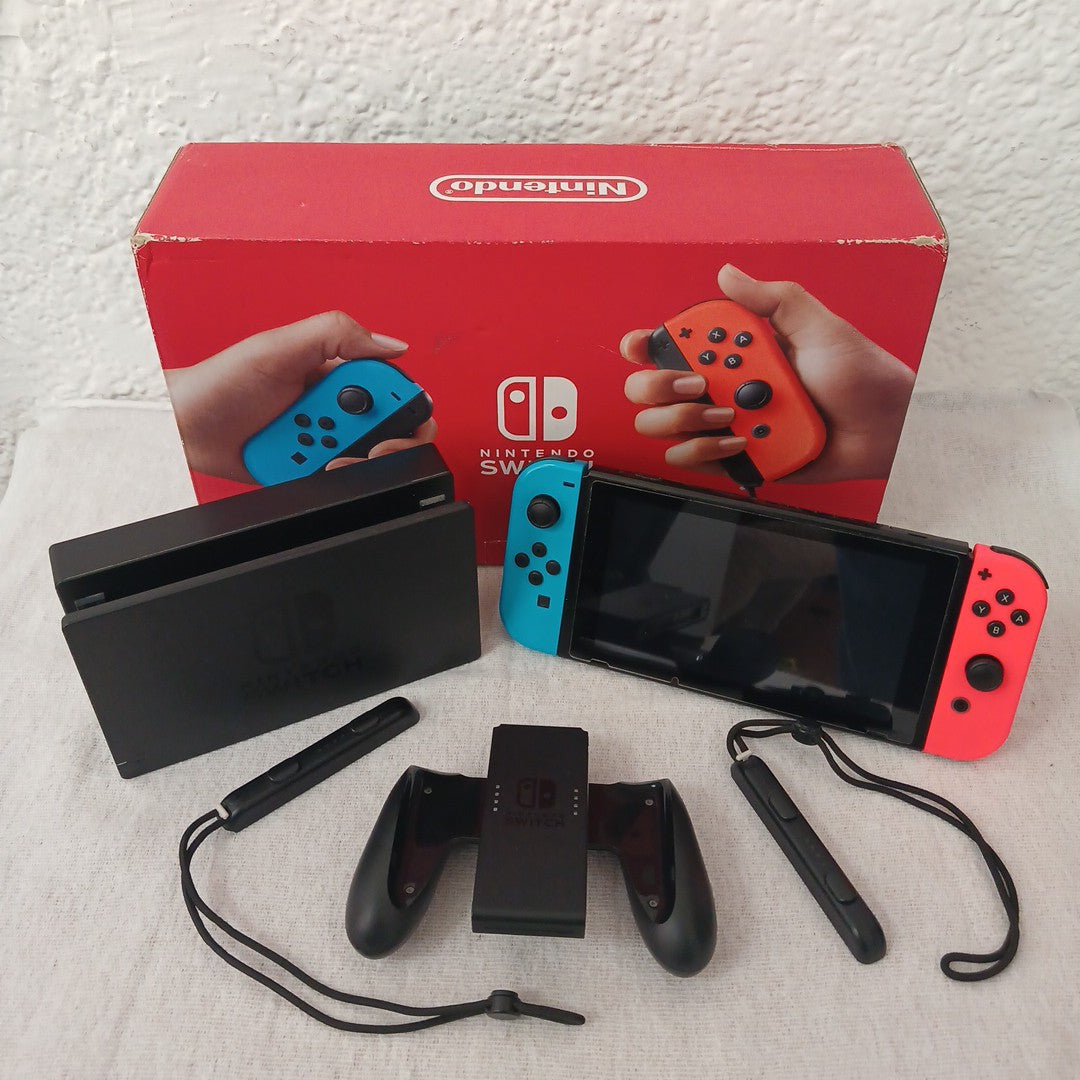 CONSOLA DE VIDEOJUEGO NINTENDO SWITCH 1.1 32 GB (SEMINUEVO)