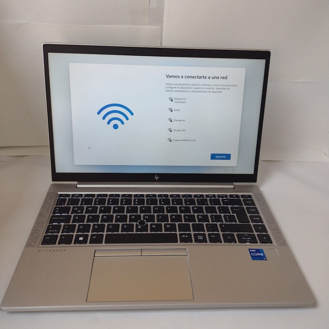 LAPTOP HP ELITEBOOK 840 G8 (2023) 256 GB SSD 16 GB RAM (SEMINUEVO)