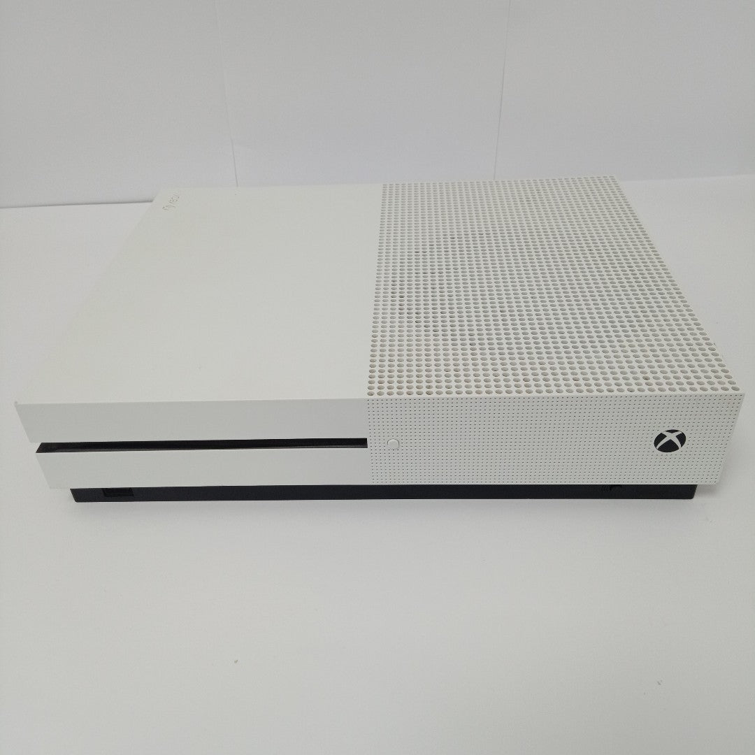 CONSOLA DE VIDEOJUEGO MICROSOFT XBOX ONE S 1 TB (SEMINUEVO)