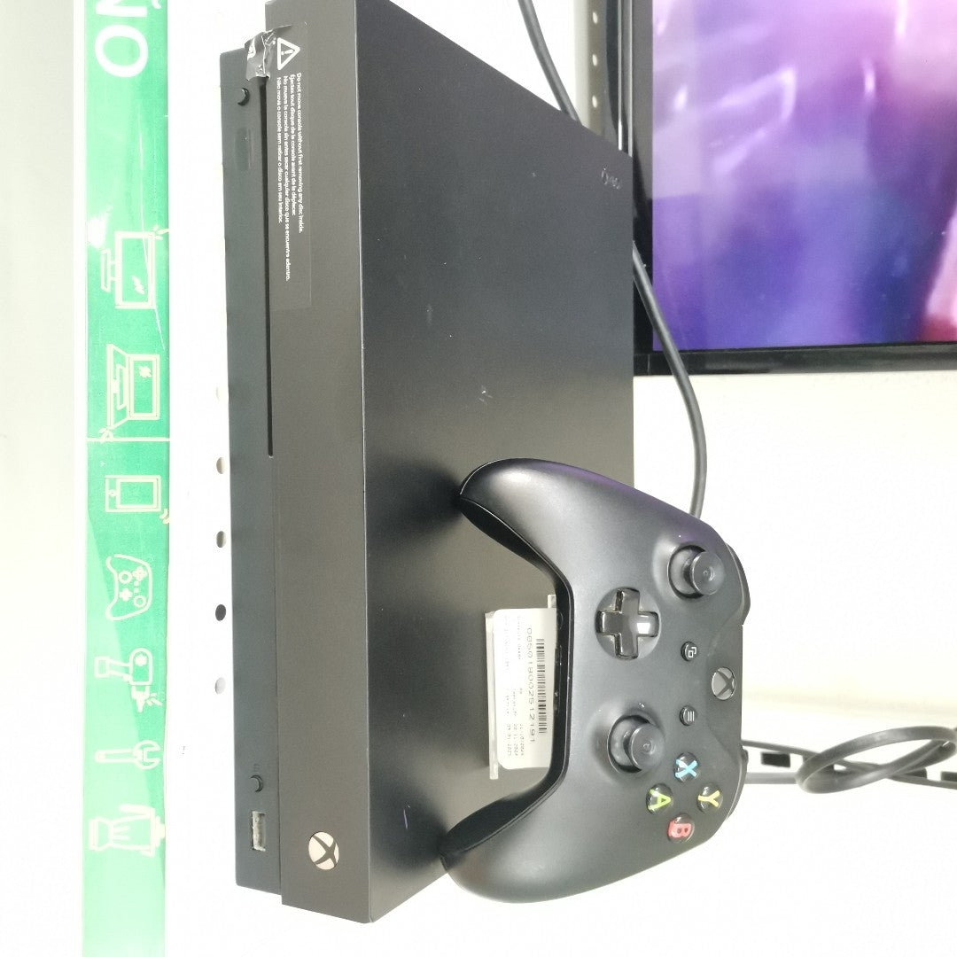 CONSOLA DE VIDEOJUEGO MICROSOFT XBOX ONE X 1 TB (SEMINUEVO)