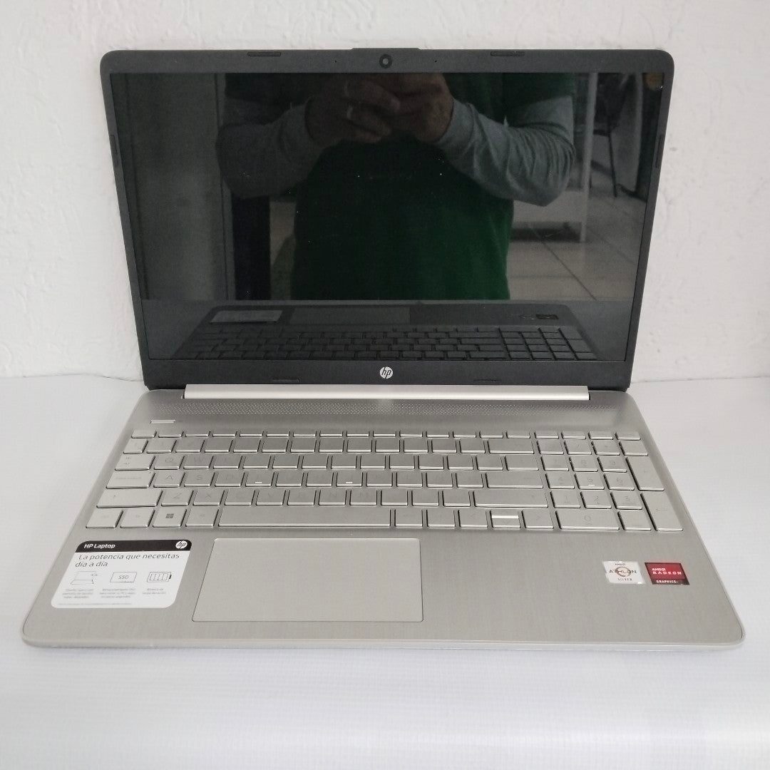 LAPTOP HP 15-EF1501LA (2022) 256 GB SSD 8 GB RAM (SEMINUEVO)