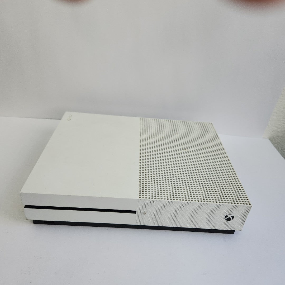 CONSOLA DE VIDEOJUEGO MICROSOFT XBOX ONE S 1 TB (SEMINUEVO)