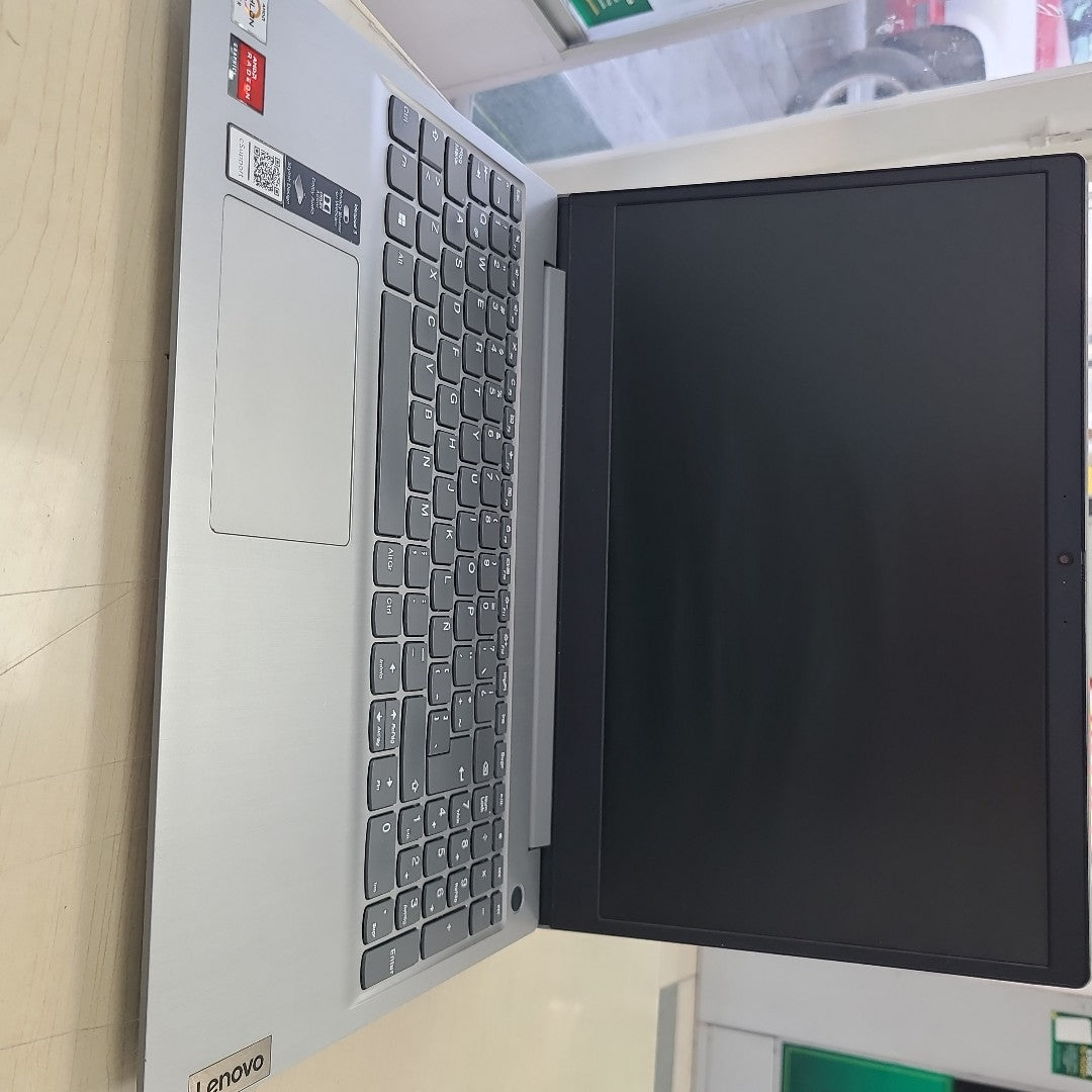 LAPTOP LENOVO IDEAPAD 3 15ADA05 (2022) 1 TB 8 GB RAM (SEMINUEVO)