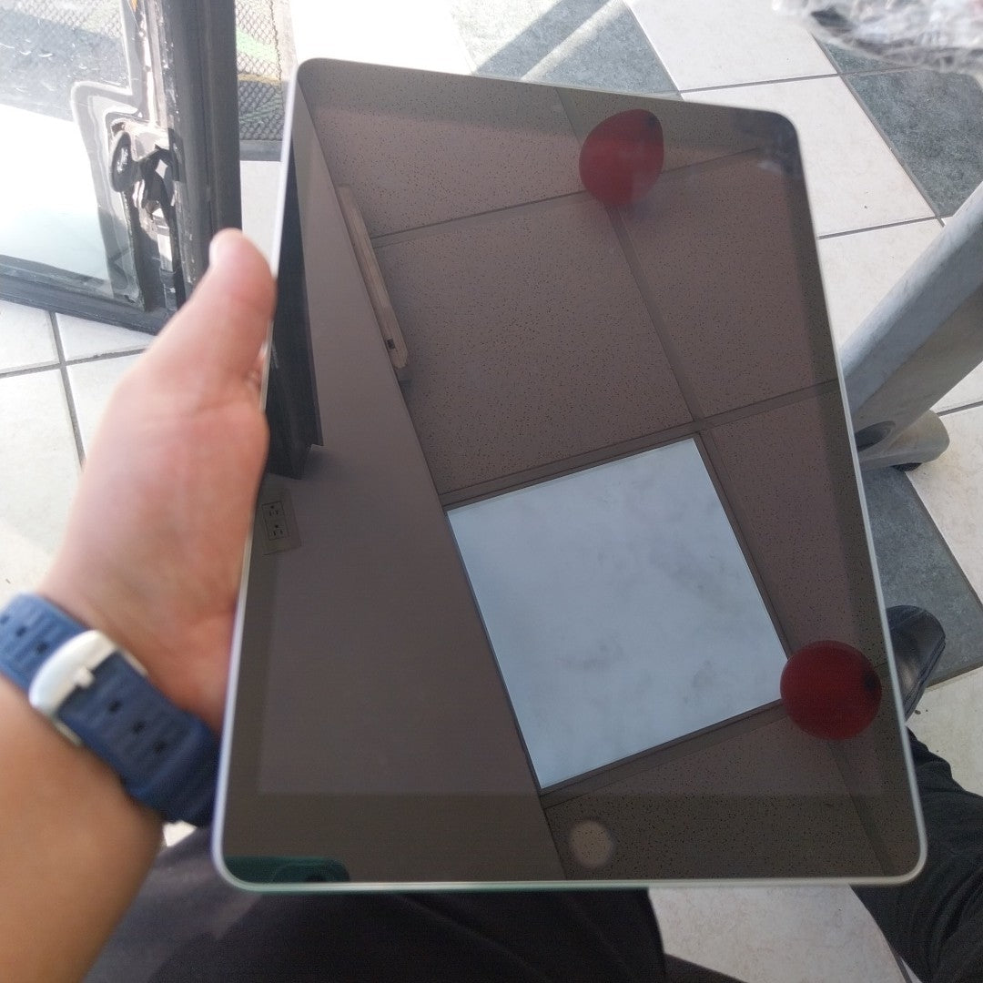 TABLETA APPLE IPAD 9 A2602 64 GB 3 GB RAM (SEMINUEVO)