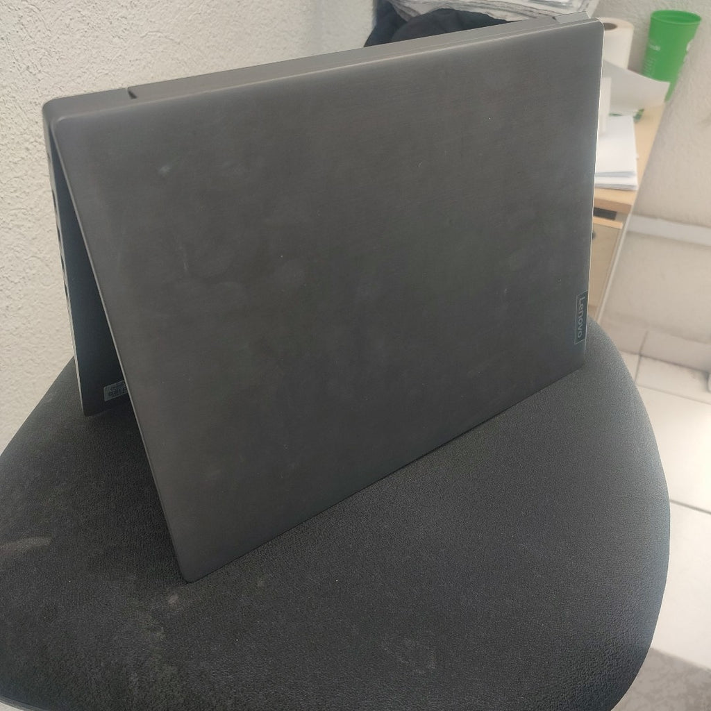 LAPTOP LENOVO V14-IIL (2021) 1 TB 8 GB RAM (SEMINUEVO)