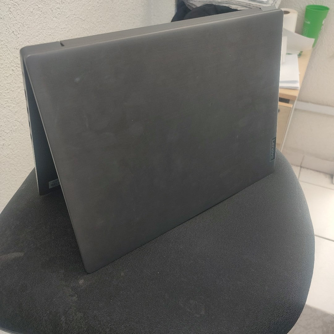 LAPTOP LENOVO V14-IIL (2021) 1 TB 8 GB RAM (SEMINUEVO)
