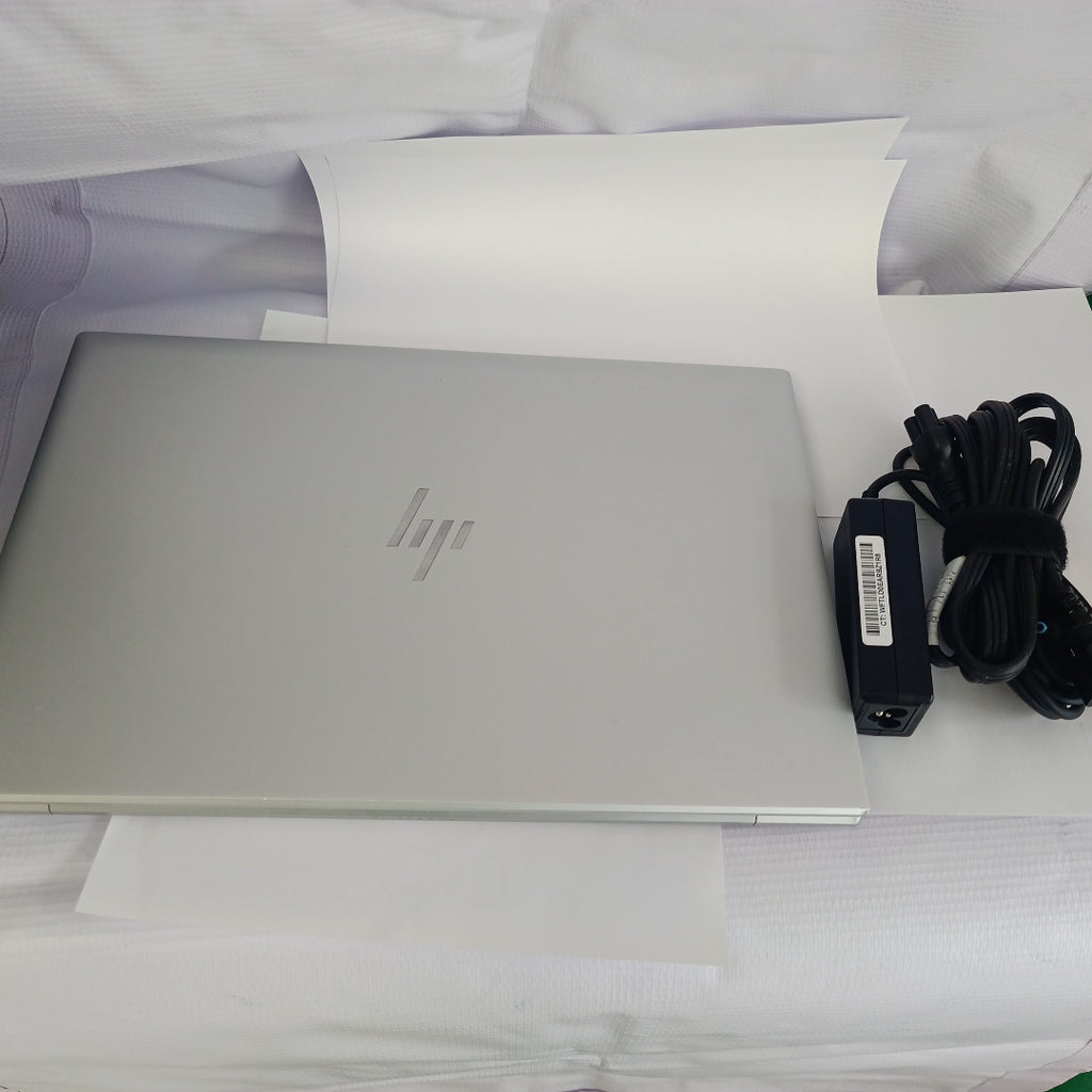 LAPTOP HP ELITEBOOK 840 G8 (2023) 256 GB SSD 16 GB RAM (SEMINUEVO)
