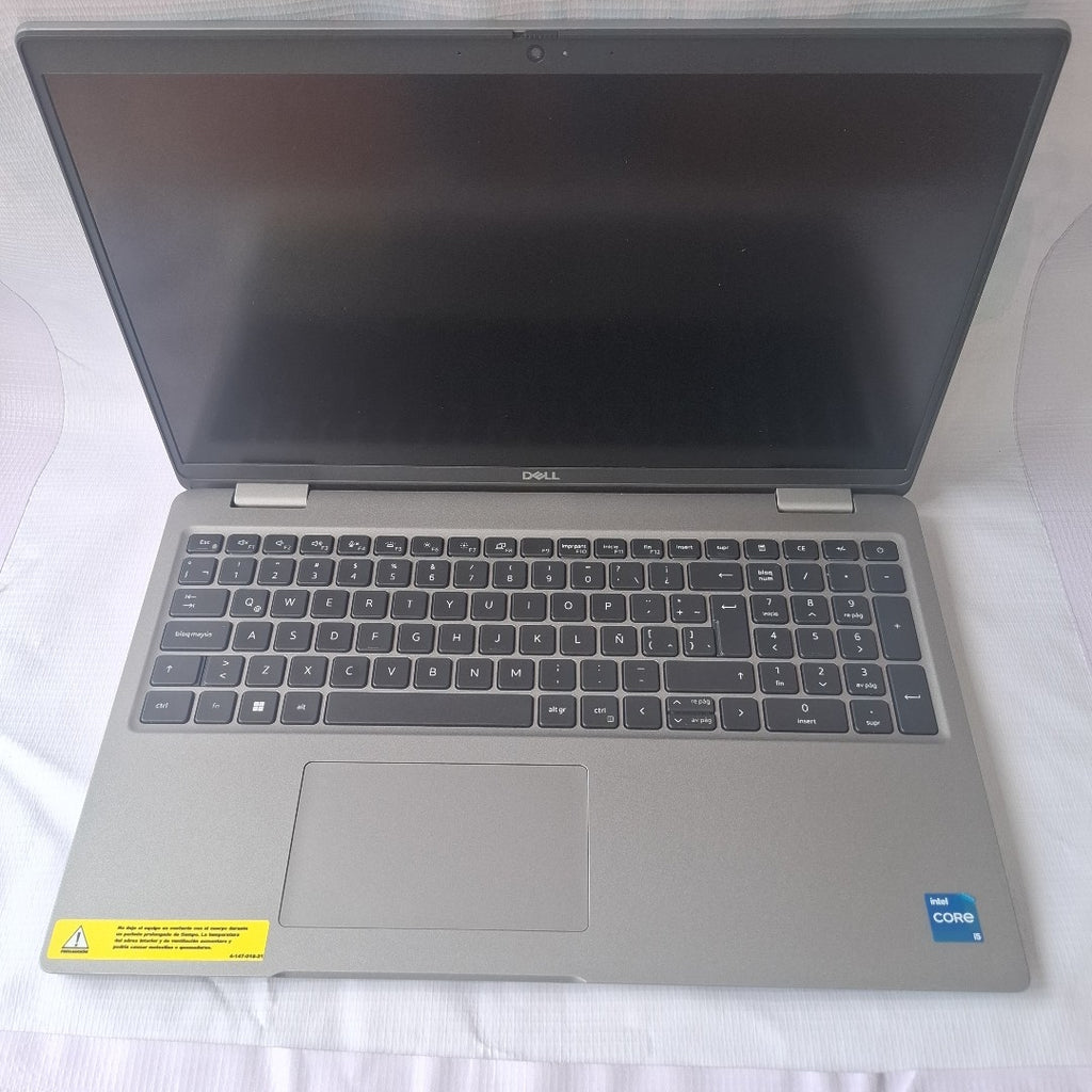 LAPTOP DELL LATITUDE 5540 (2023) 512 GB SSD 16 GB RAM (SEMINUEVO)