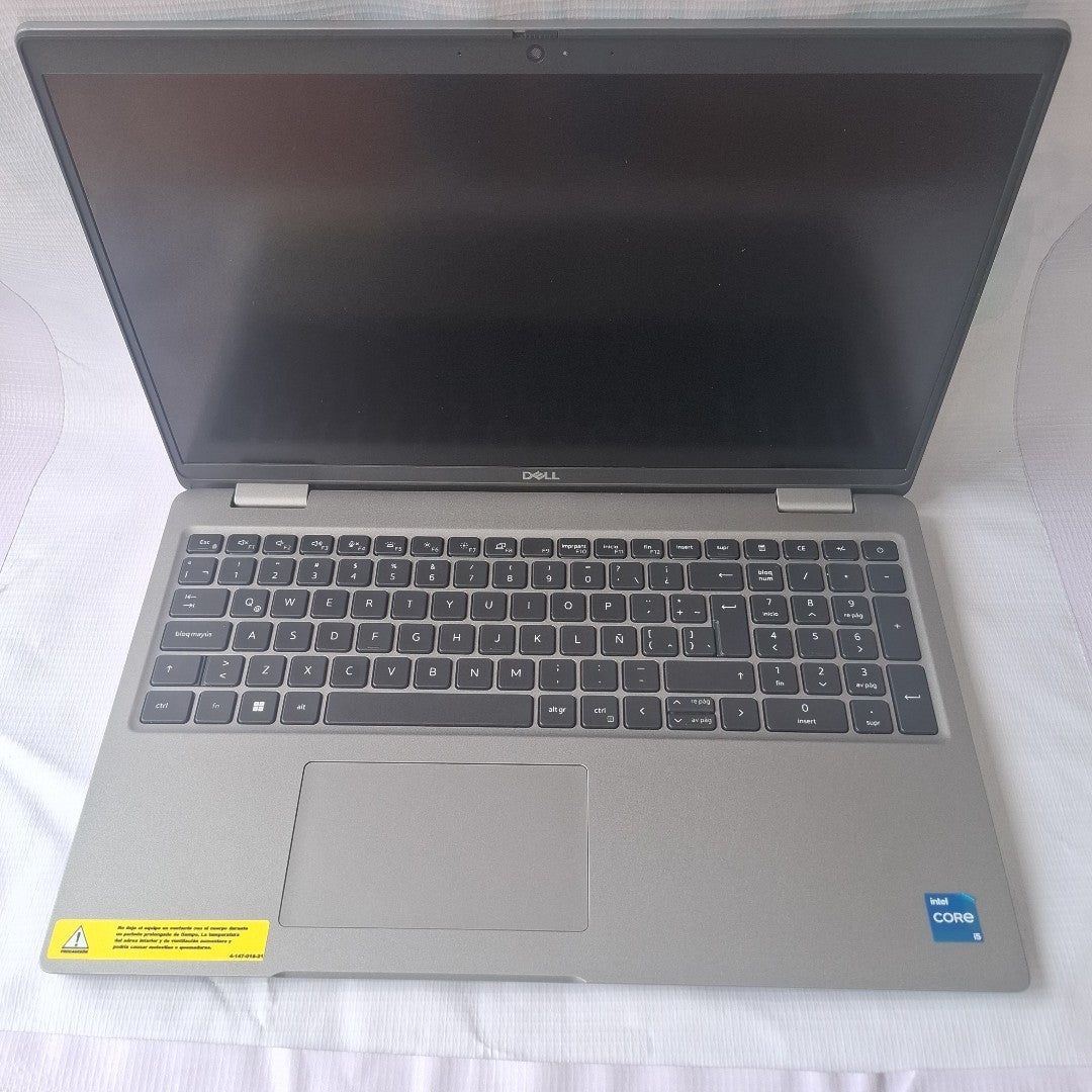 LAPTOP DELL LATITUDE 5540 (2023) 512 GB SSD 16 GB RAM (SEMINUEVO)