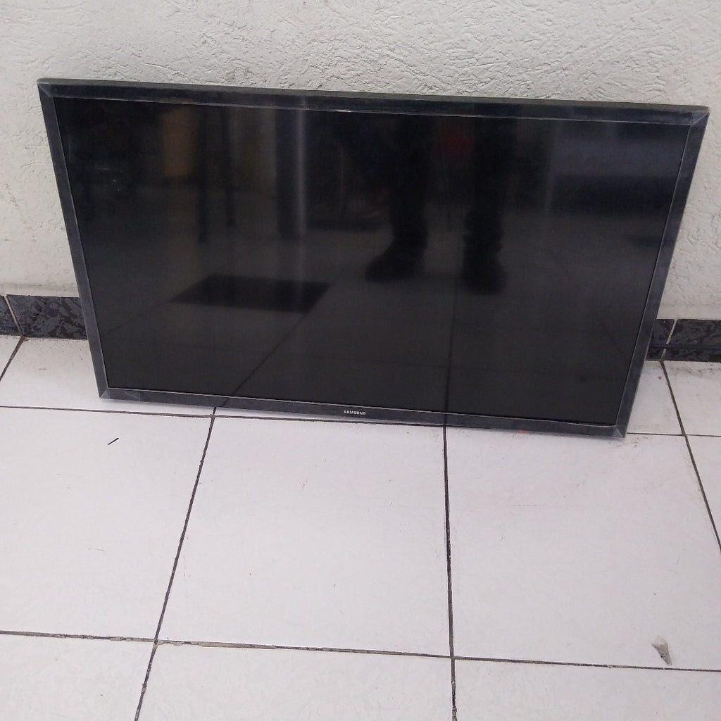 PANTALLA SAMSUNG UN32T4300AF (2020) 32" LED HD (SEMINUEVO)