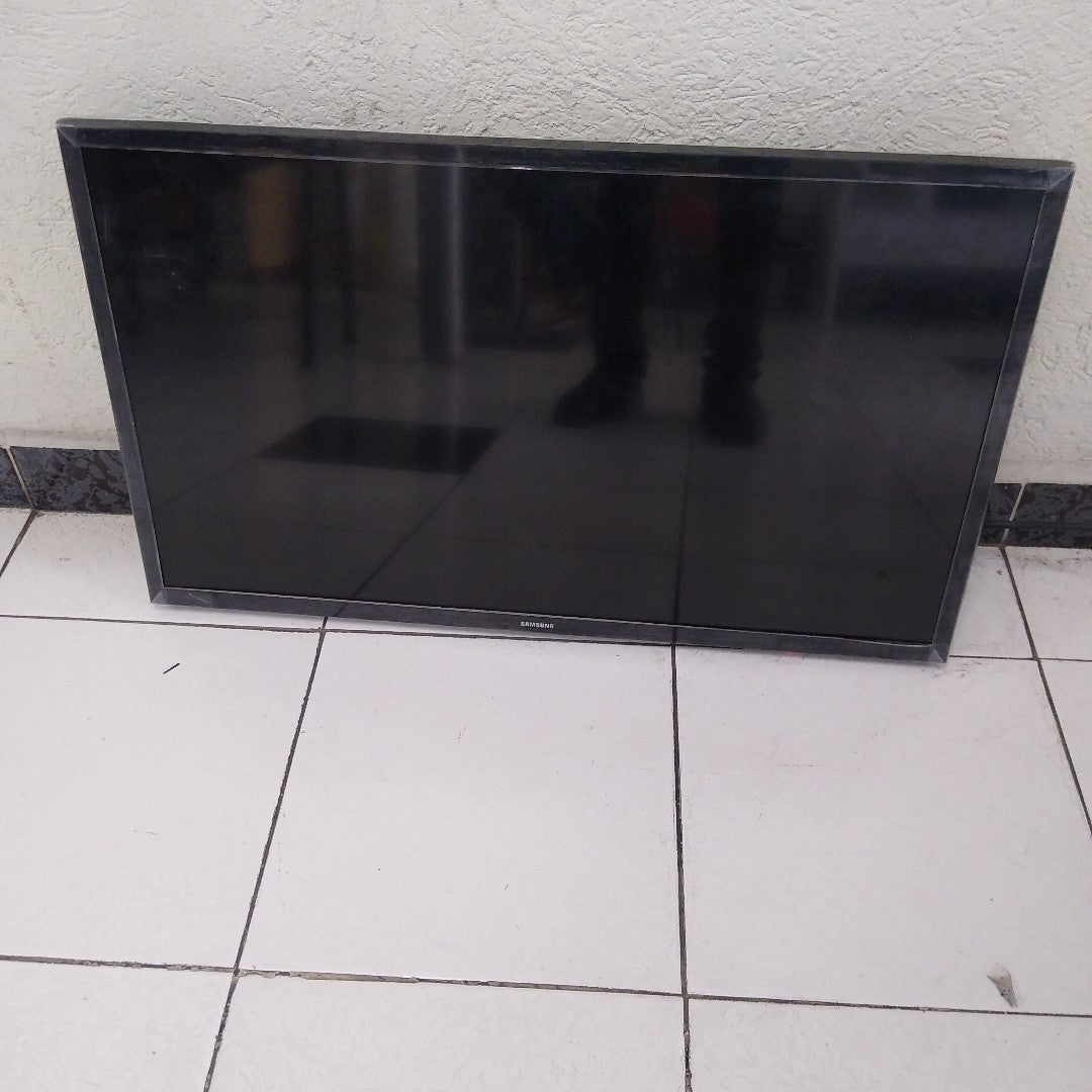 PANTALLA SAMSUNG UN32T4300AF (2020) 32" LED HD (SEMINUEVO)