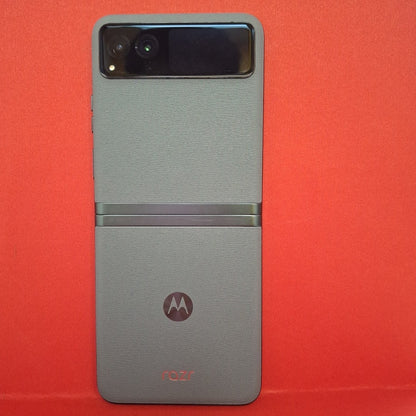 CELULAR MOTOROLA RAZR 40 XT2323-1 (2023) 256 GB 8 GB RAM (SEMINUEVO)
