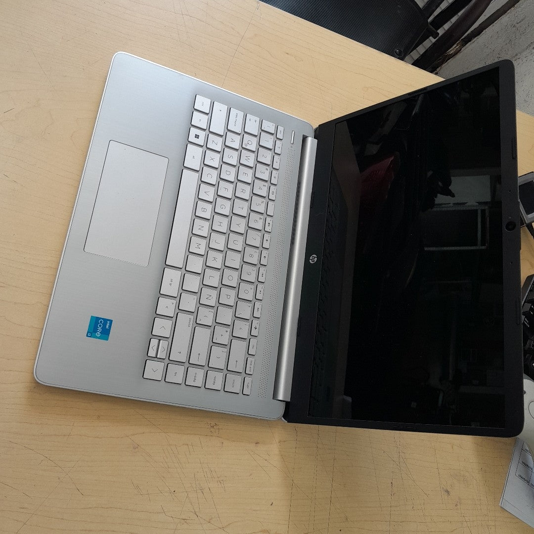 LAPTOP HP 14-DQ5032LA (2023) 512 GB SSD 8 GB RAM (SEMINUEVO)