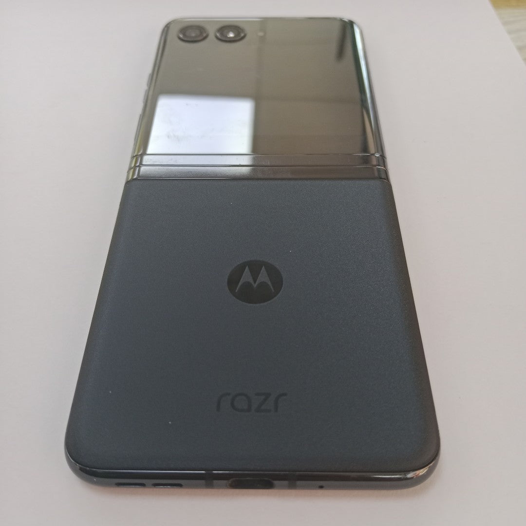 CELULAR MOTOROLA RAZR 40 ULTRA XT2321-2 (2023) 512 GB 12 GB RAM (SEMINUEVO)
