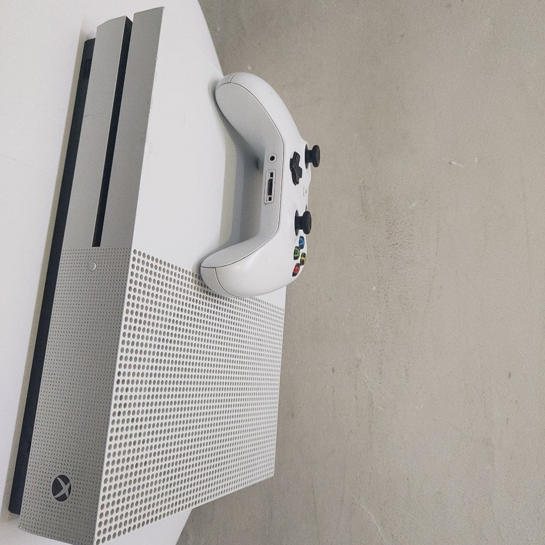 CONSOLA DE VIDEOJUEGO MICROSOFT XBOX ONE S 1 TB (SEMINUEVO)