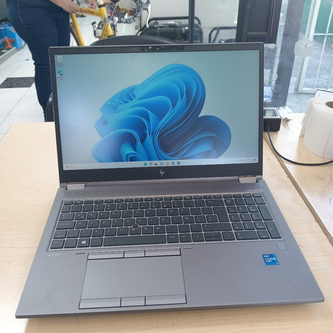 LAPTOP HP ZBOOK FURY 15 G8 (2022) 512 GB SSD 16 GB RAM (SEMINUEVO)