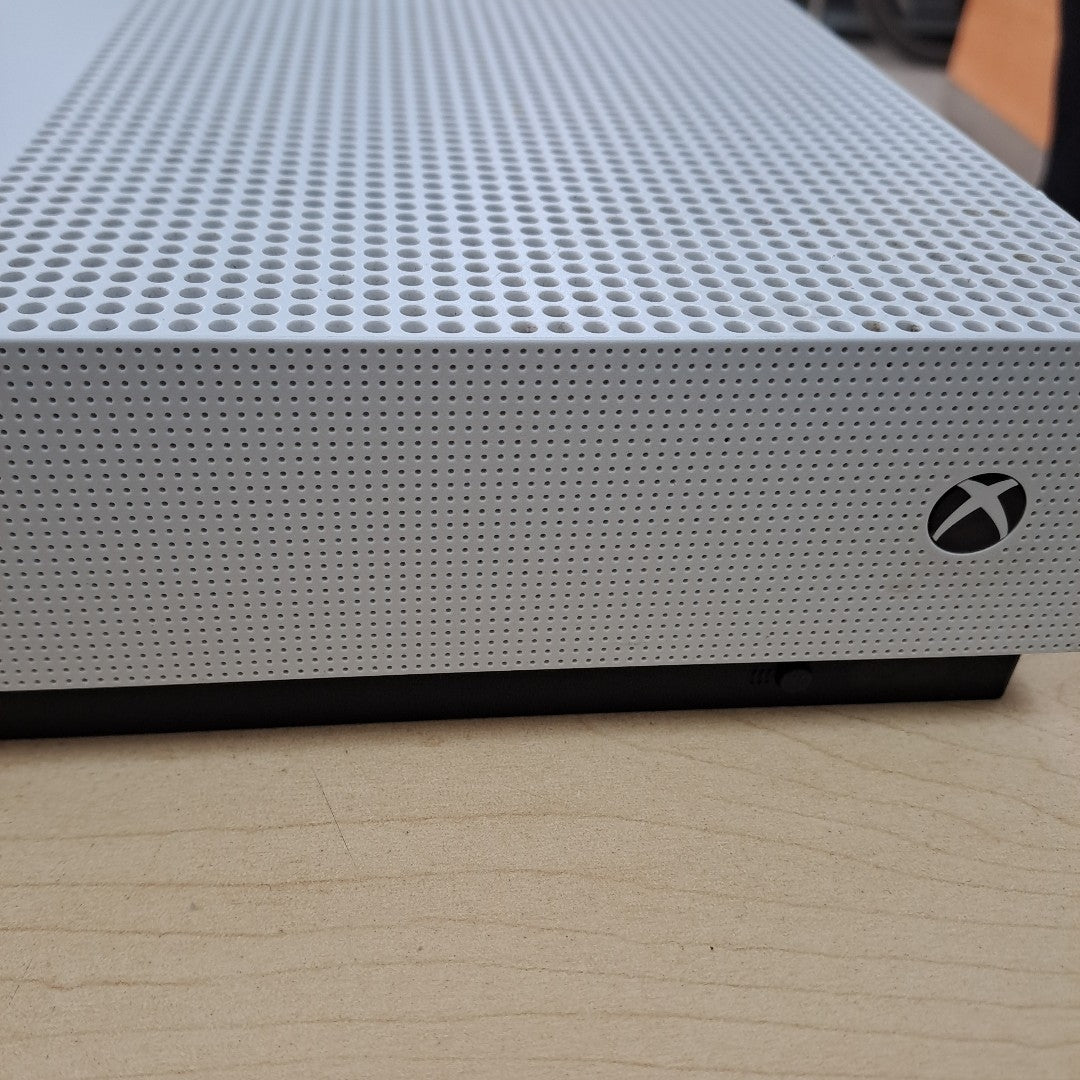 CONSOLA DE VIDEOJUEGO MICROSOFT XBOX ONE S ALL DIGITAL 1 TB (SEMINUEVO)