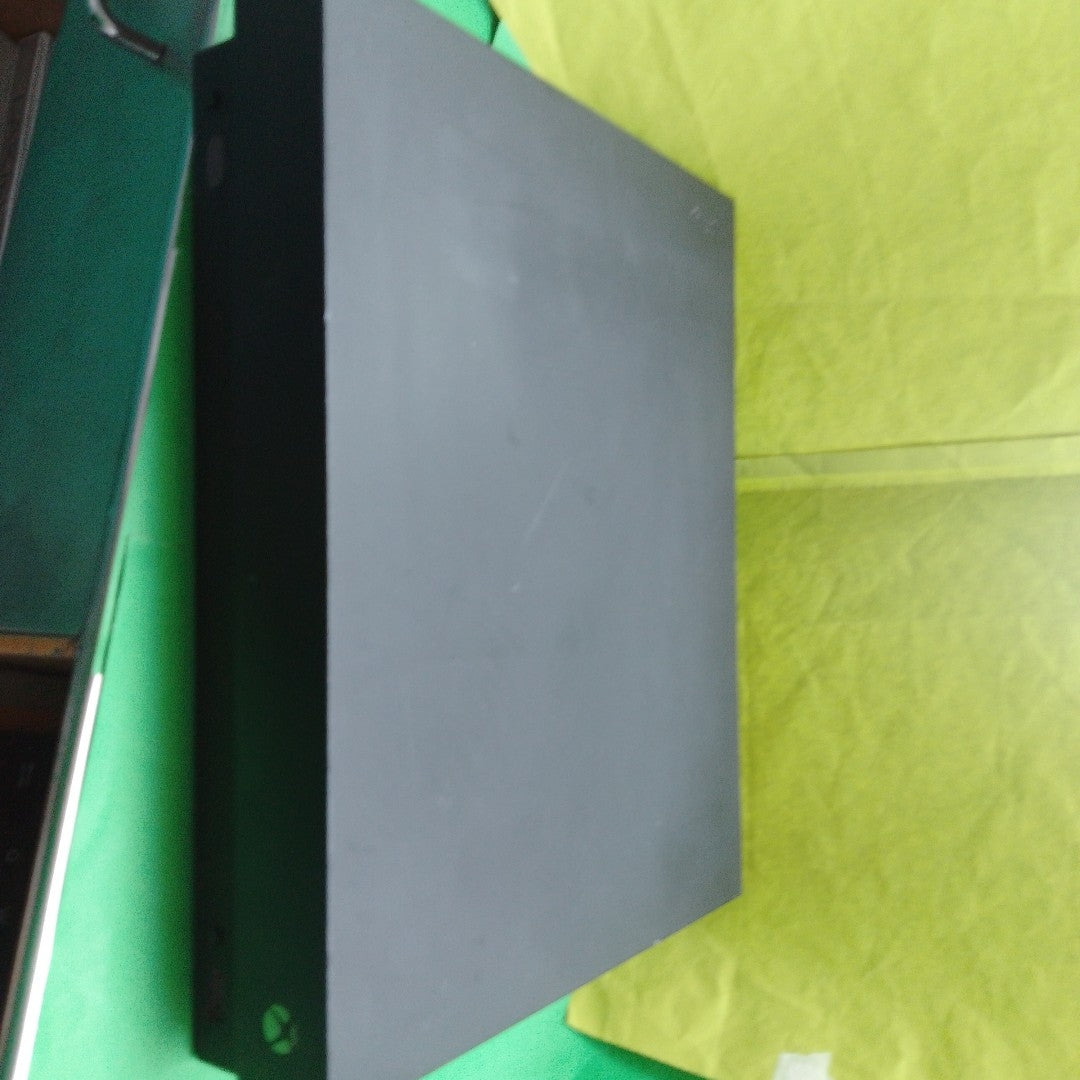 CONSOLA DE VIDEOJUEGO MICROSOFT XBOX ONE X 1 TB (SEMINUEVO)