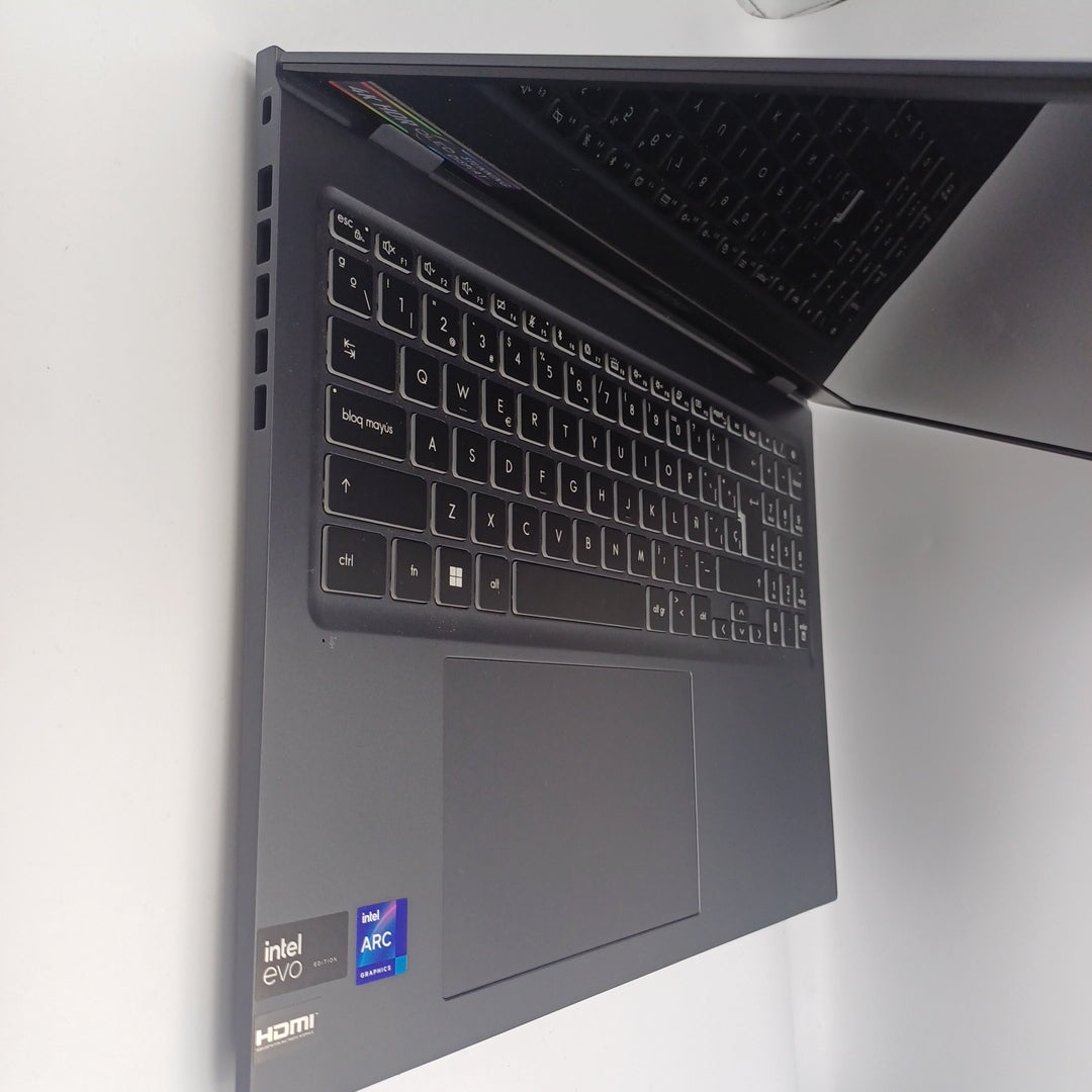 LAPTOP MSI PRESTIGE 16 AI EVO B1MG-028MX (2023) 1 TB SSD 32 GB RAM (SEMINUEVO)