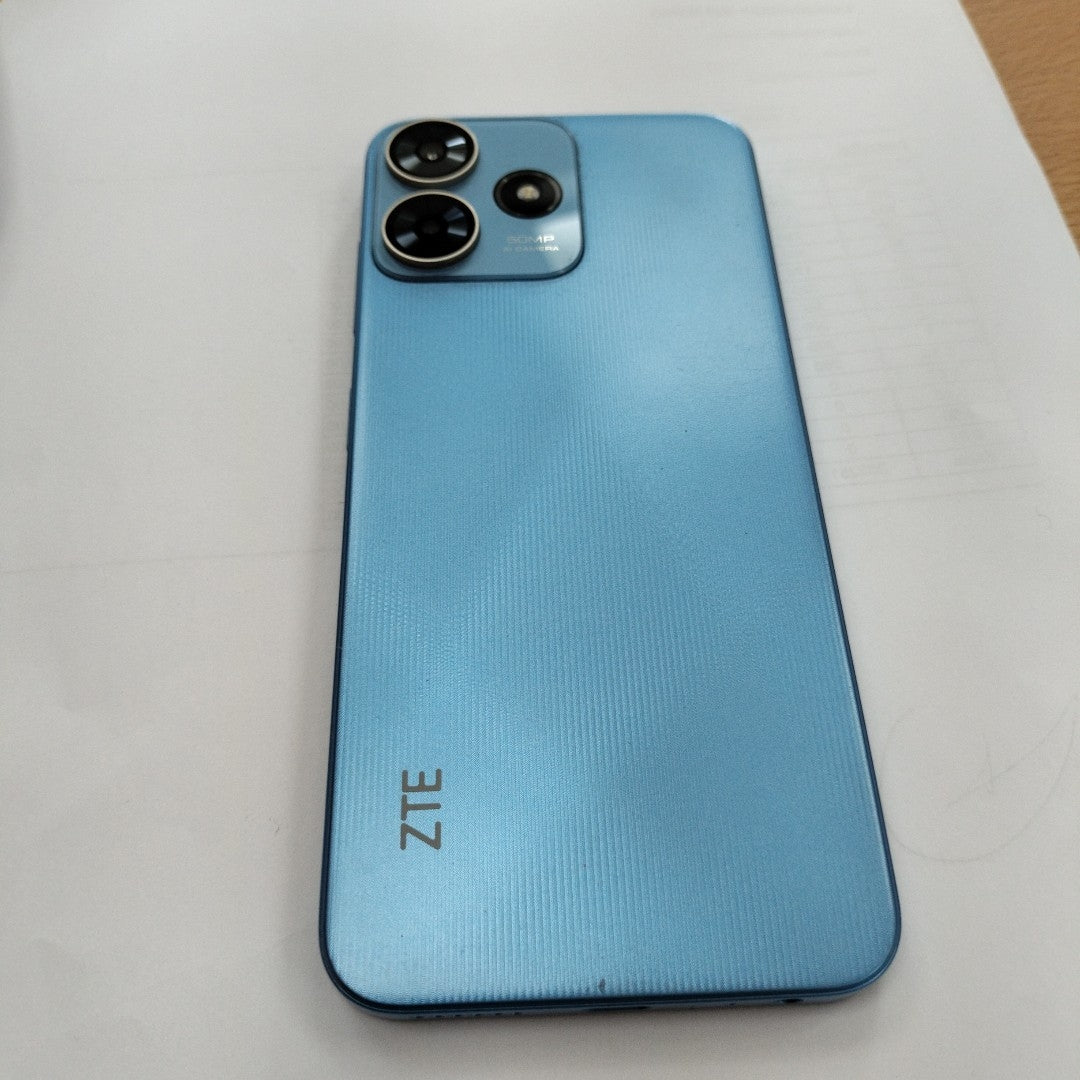 CELULAR ZTE BLADE V50 SMART 7060 128 GB 4 GB RAM (SEMINUEVO)