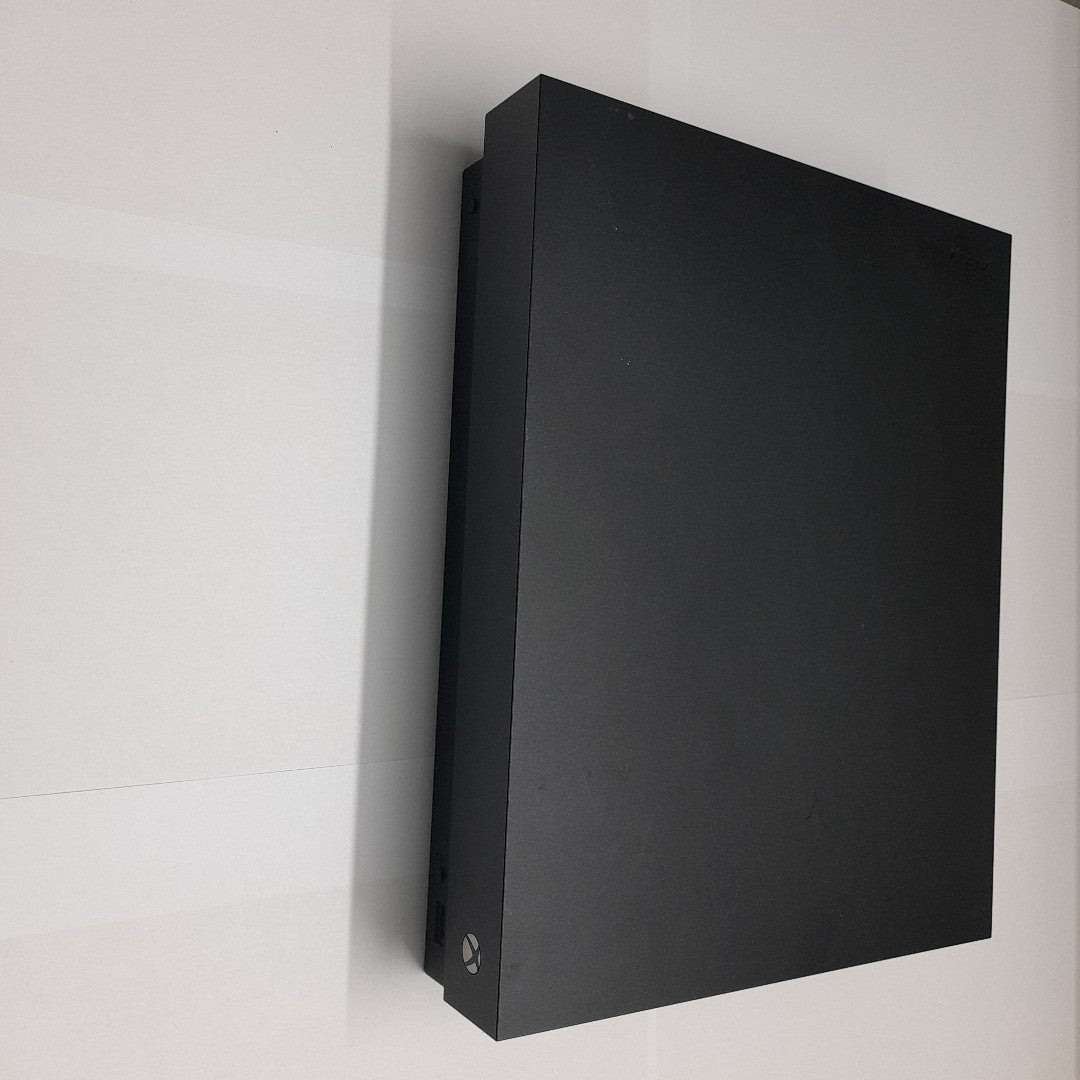 CONSOLA DE VIDEOJUEGO MICROSOFT XBOX ONE X 1 TB (SEMINUEVO)
