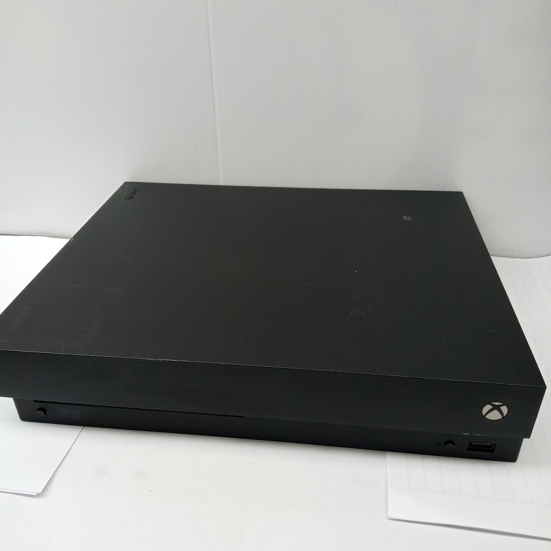 CONSOLA DE VIDEOJUEGO MICROSOFT XBOX ONE X 1 TB (SEMINUEVO)