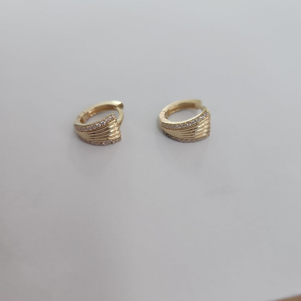 HUGGIES ORO 14K 2.7 (NUEVO)
