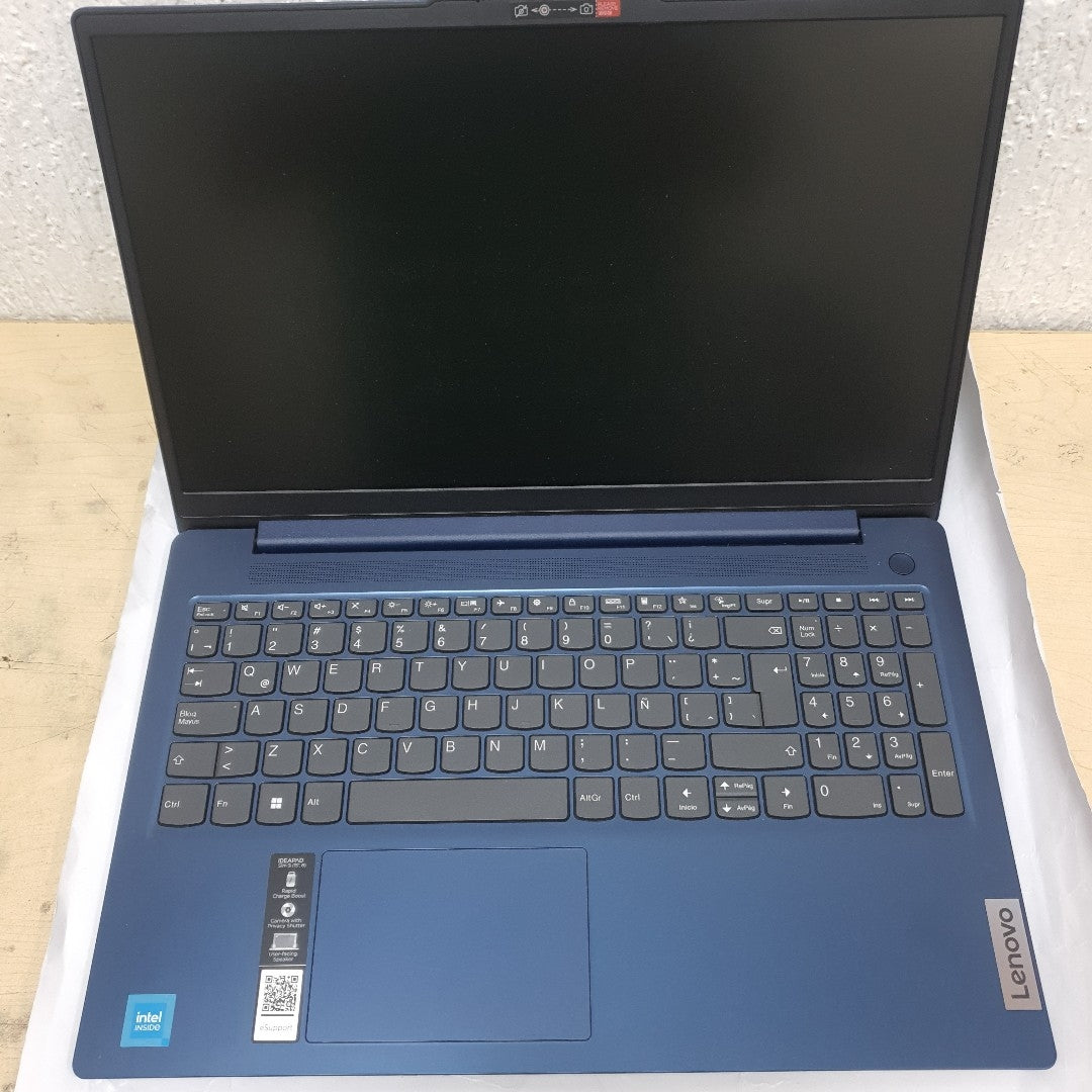 LAPTOP LENOVO IDEAPAD SLIM 3 15IAN8 (2024) 256 GB SSD 8 GB RAM (SEMINUEVO)