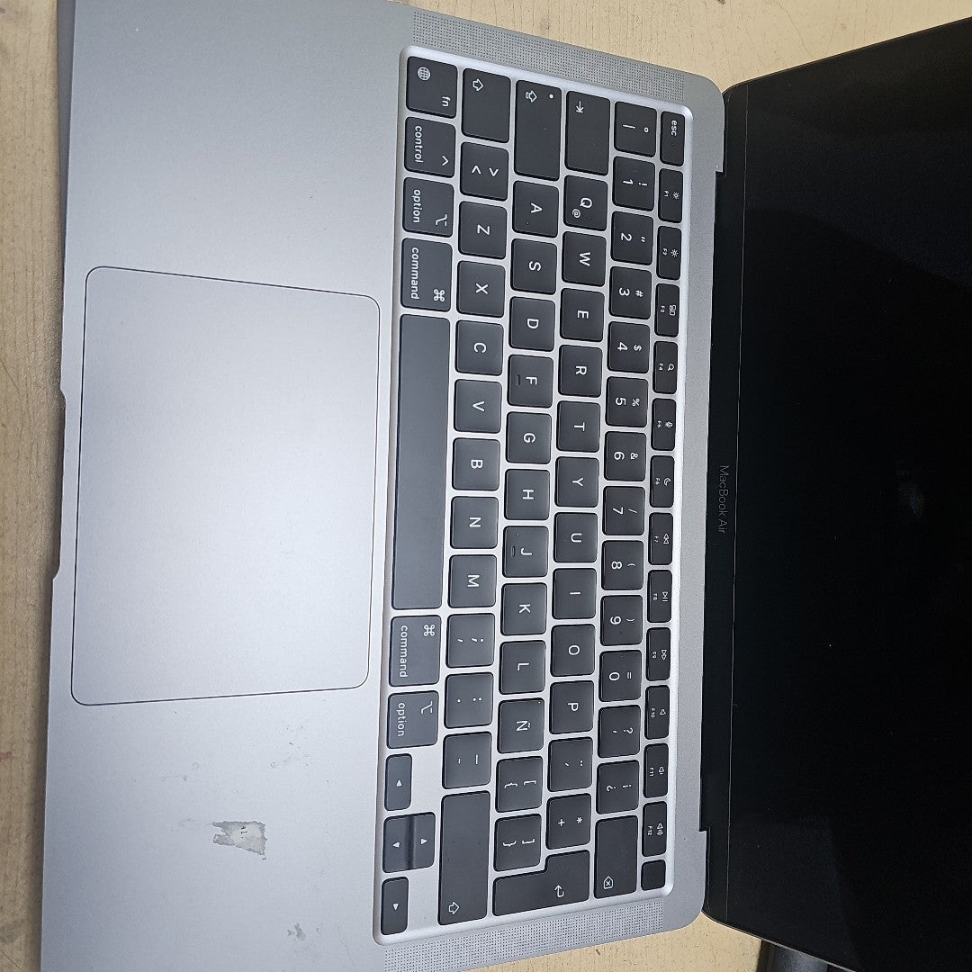 LAPTOP APPLE MACBOOK AIR 13" 2020 3.2 A2337 256 GB SSD 16 GB RAM (SEMINUEVO)