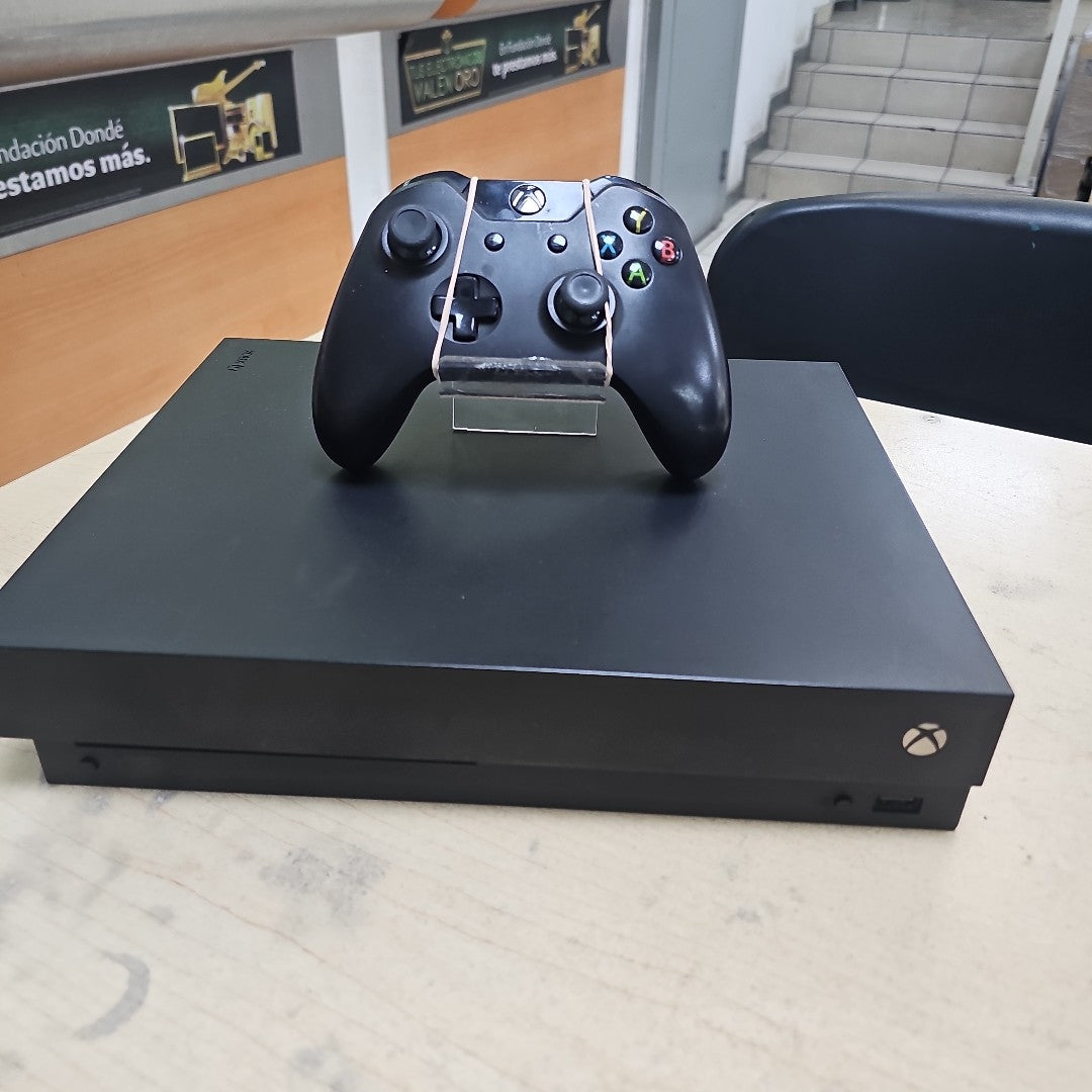 CONSOLA DE VIDEOJUEGO MICROSOFT XBOX ONE X 1 TB (SEMINUEVO)