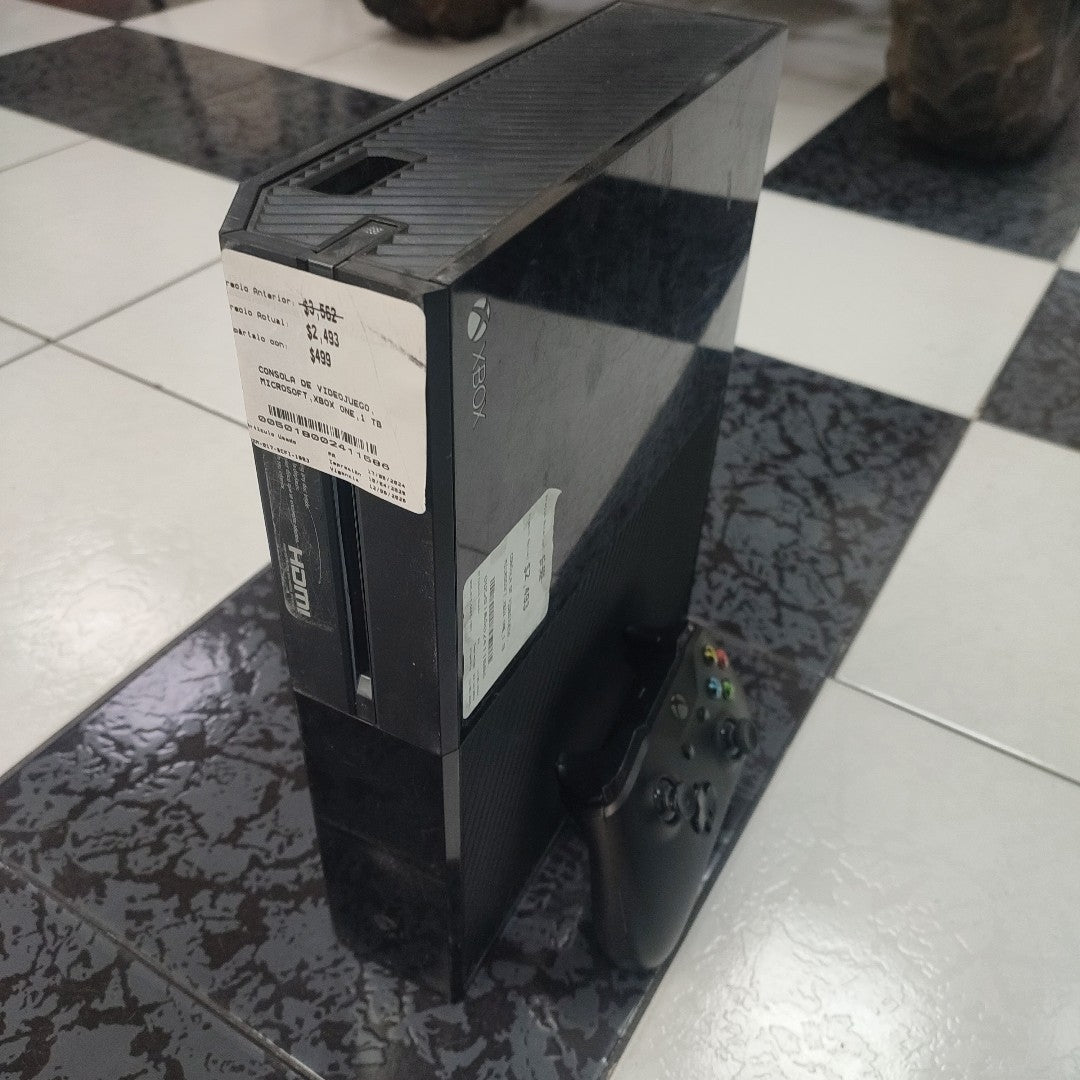 CONSOLA DE VIDEOJUEGO MICROSOFT XBOX ONE 1 TB (SEMINUEVO)