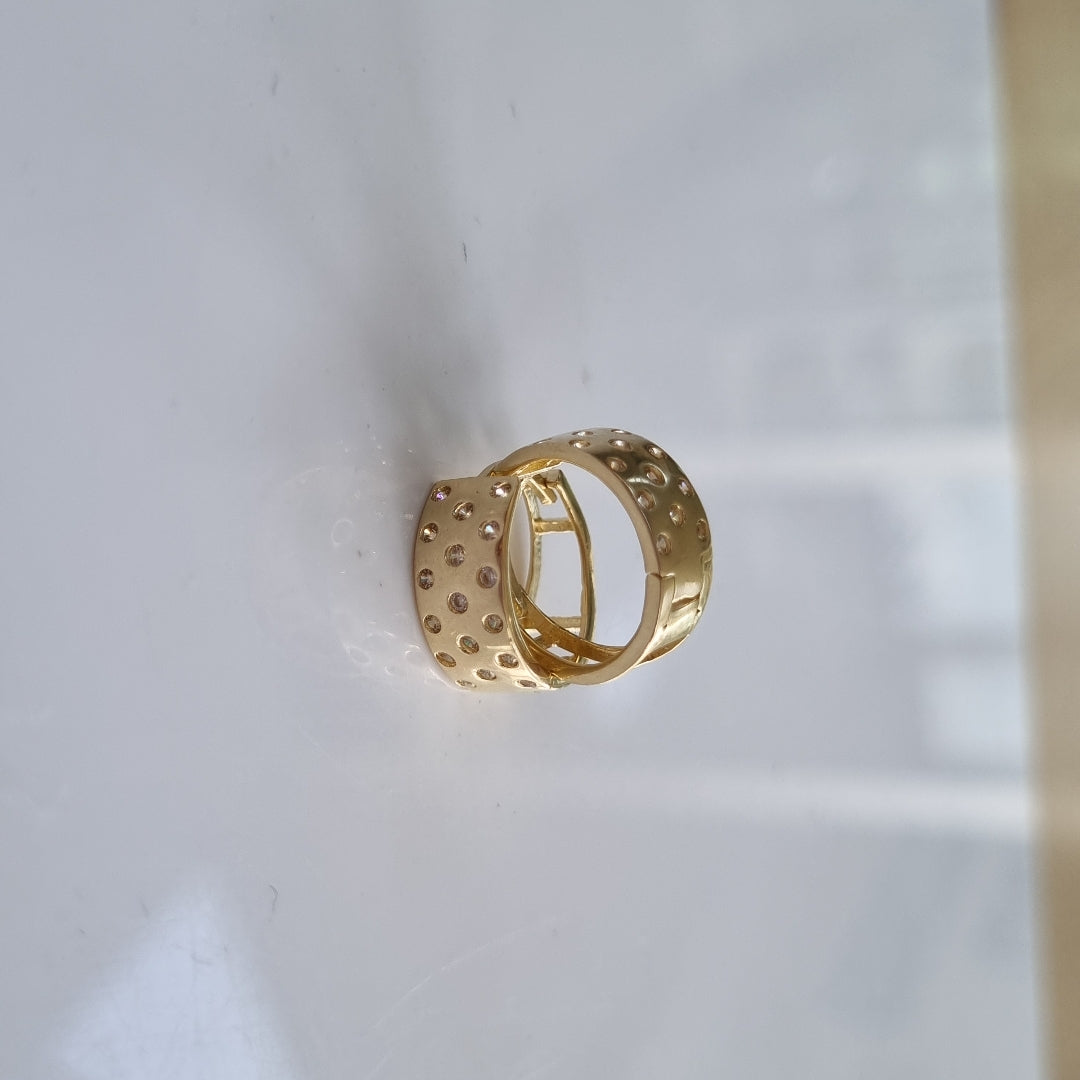 HUGGIES ORO 14K 2.7 (NUEVO)