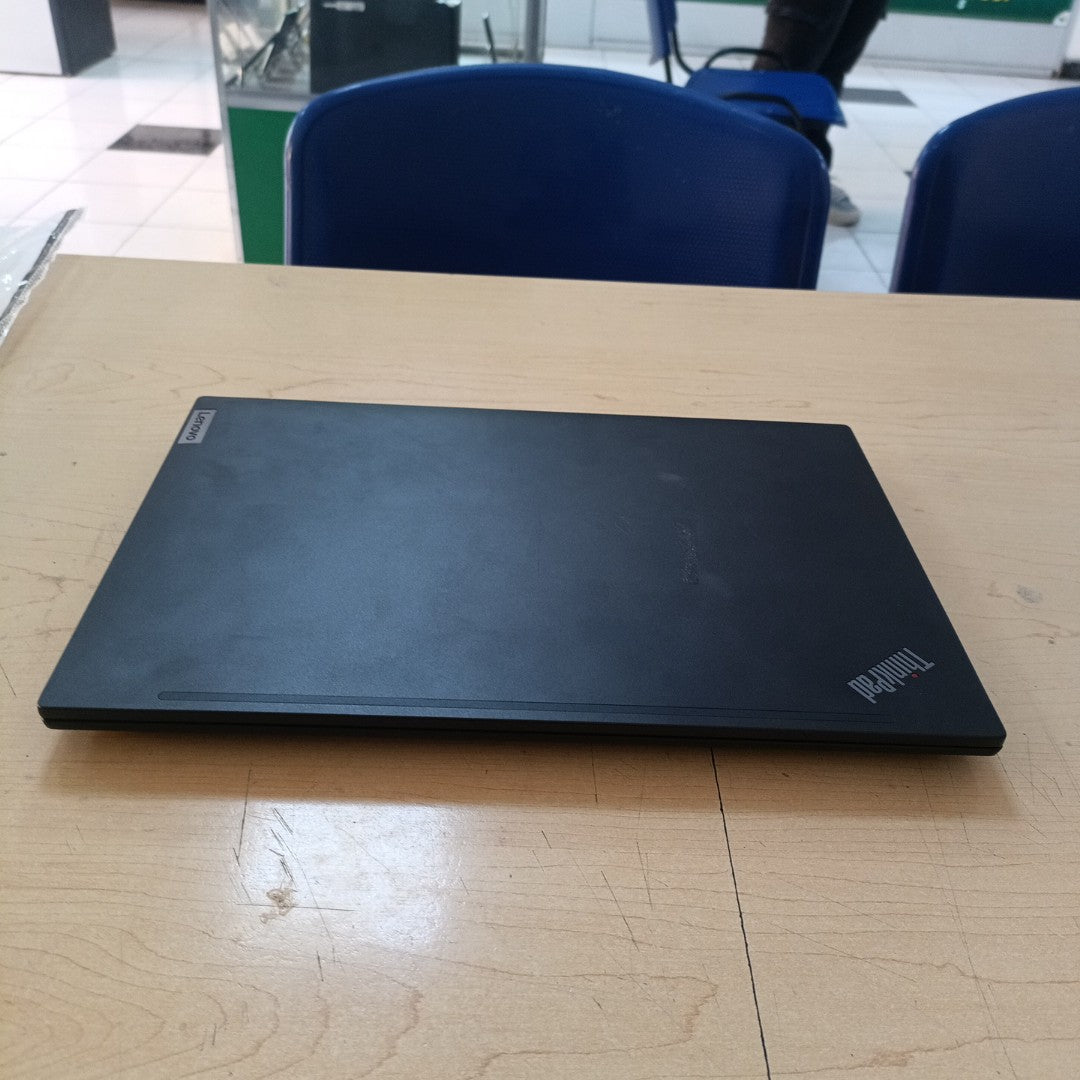 LAPTOP LENOVO THINKPAD X13S GEN 1 (2023) 512 GB SSD 16 GB RAM (SEMINUEVO)