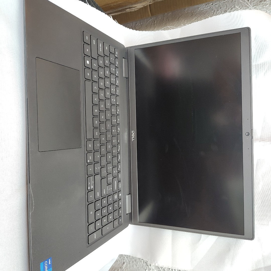 LAPTOP DELL LATITUDE 3520 (2022) 512 GB SSD 16 GB RAM (SEMINUEVO)