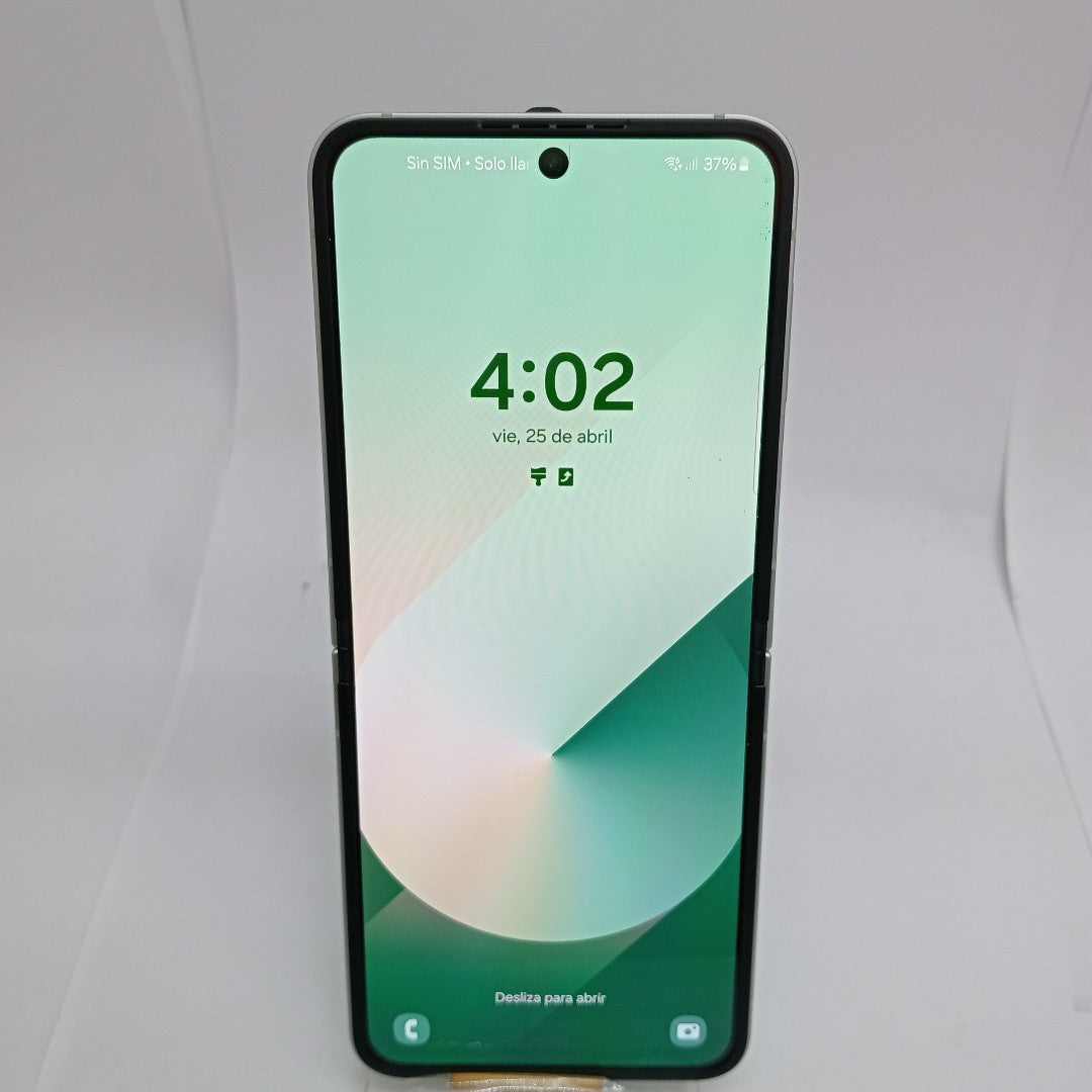 CELULAR SAMSUNG GALAXY Z FLIP6 SM-F741B (2024) 256 GB 12 GB RAM (SEMINUEVO)