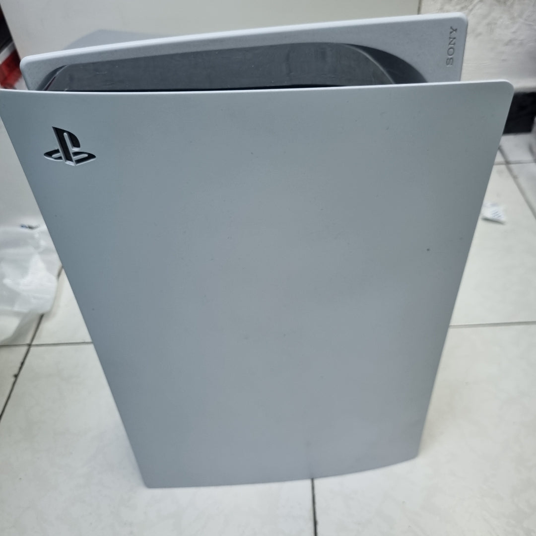 CONSOLA DE VIDEOJUEGO SONY PS5 825 SSD (SEMINUEVO)