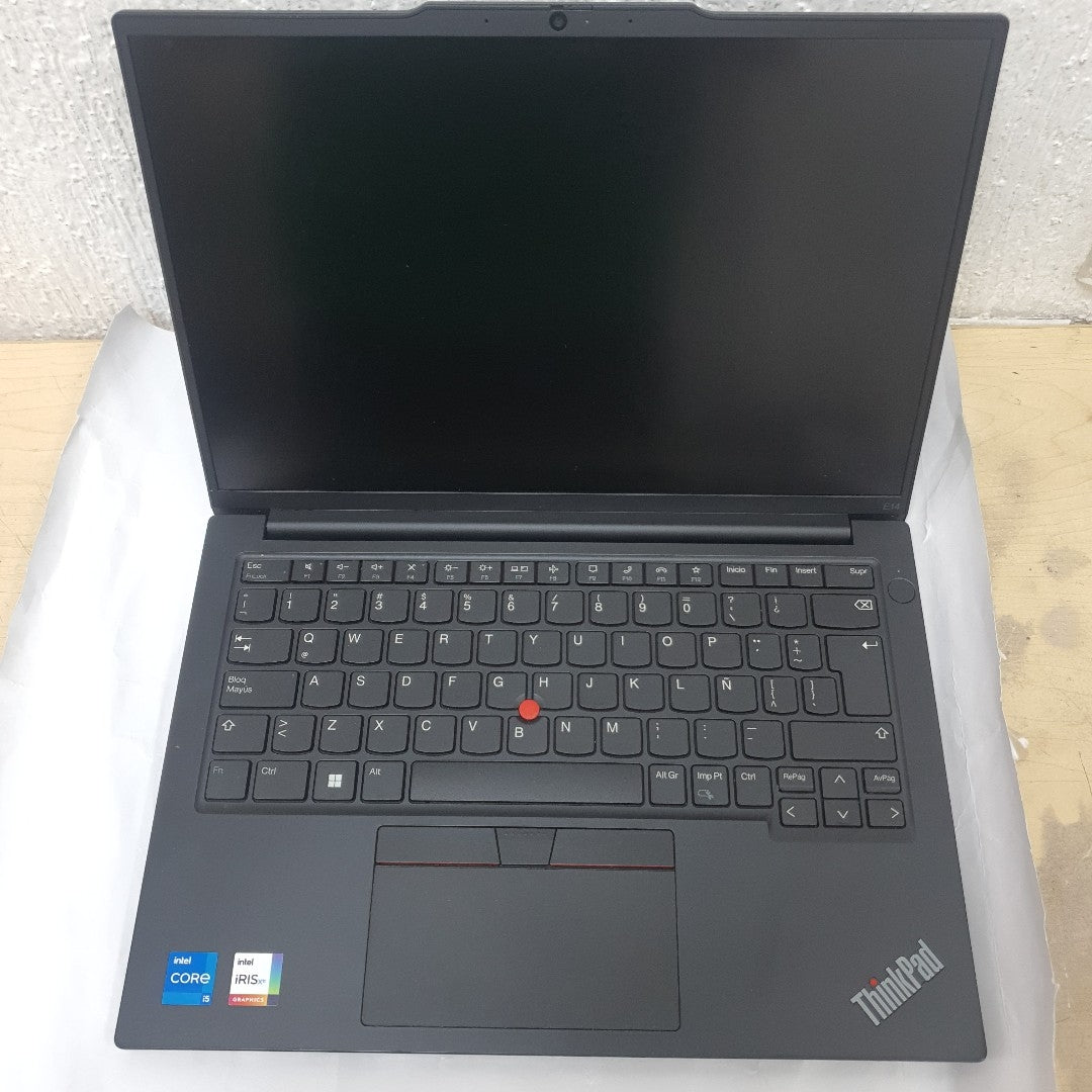 LAPTOP LENOVO THINKPAD E14 GEN 5 (2024) 512 GB SSD 16 GB RAM (SEMINUEVO)