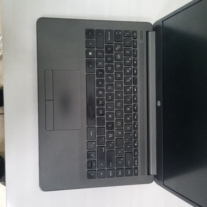 LAPTOP HP 245 G9 (2024) 256 GB SSD 8 GB RAM (SEMINUEVO)