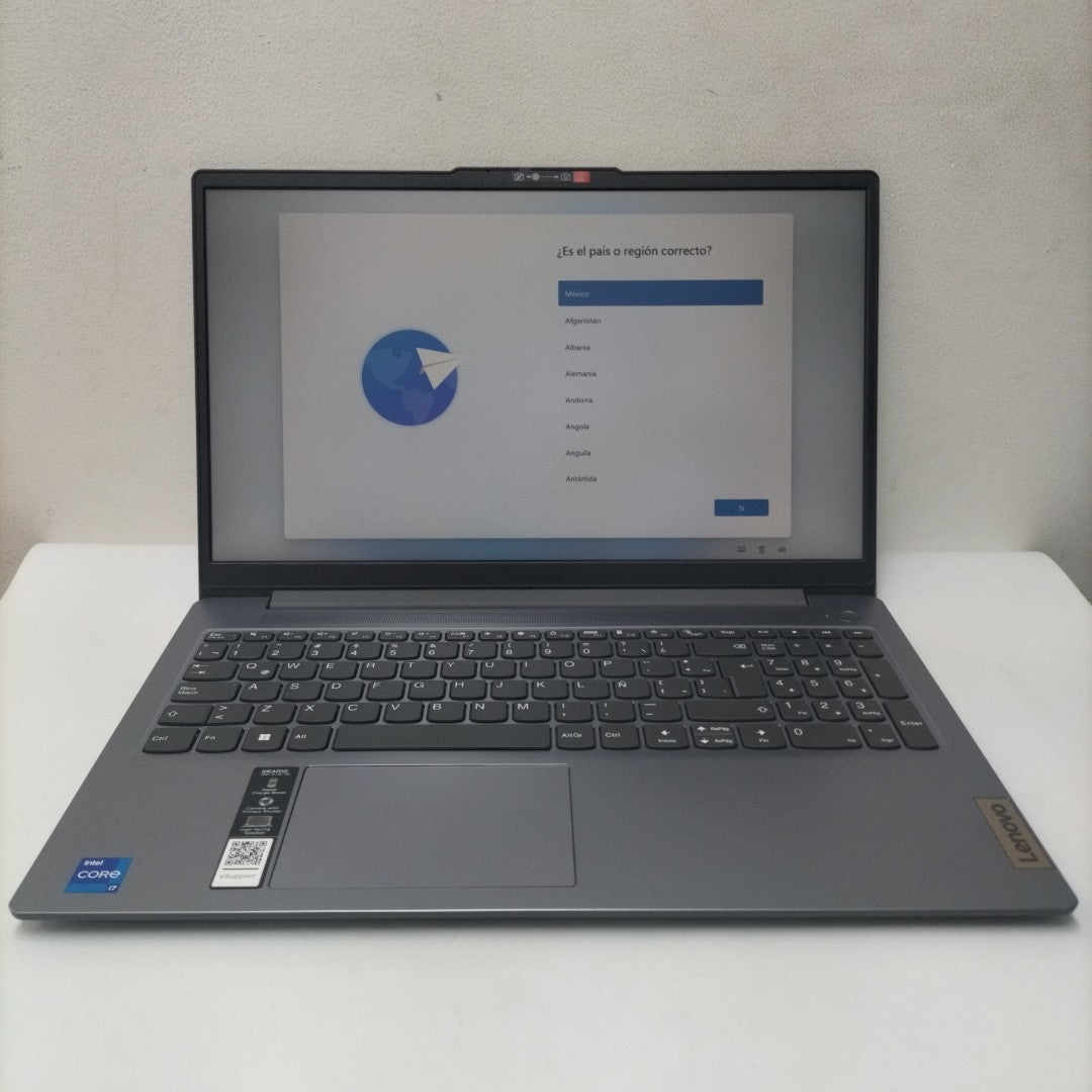 LAPTOP LENOVO IDEAPAD SLIM 3 15IRH08 (2024) 512 GB SSD 16 GB RAM (SEMINUEVO)