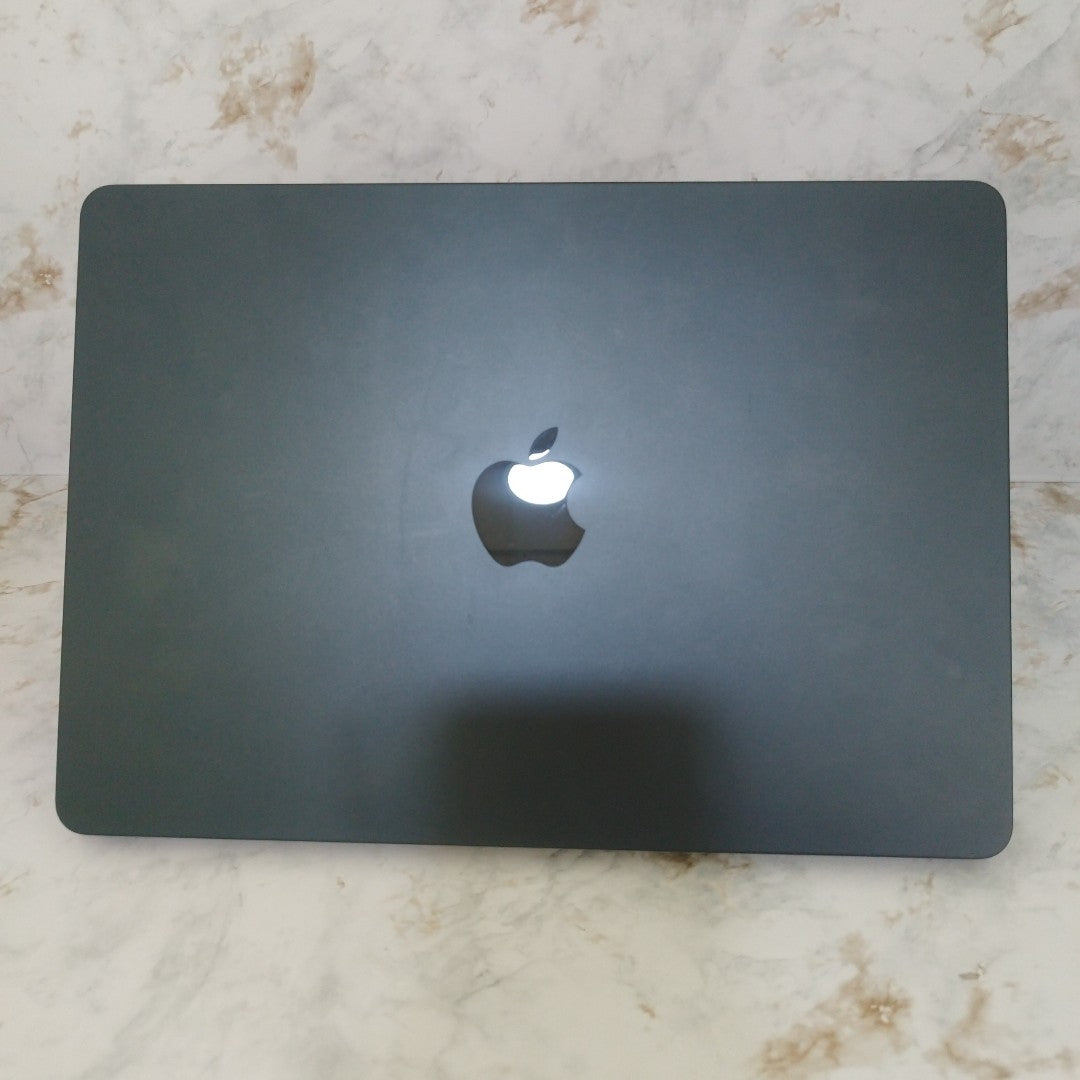 LAPTOP APPLE MACBOOK AIR 13&quot; 2022 3.49 A2681 (8 CPU/8 GPU) 256 GB SSD 8 GB RAM (SEMINUEVO)