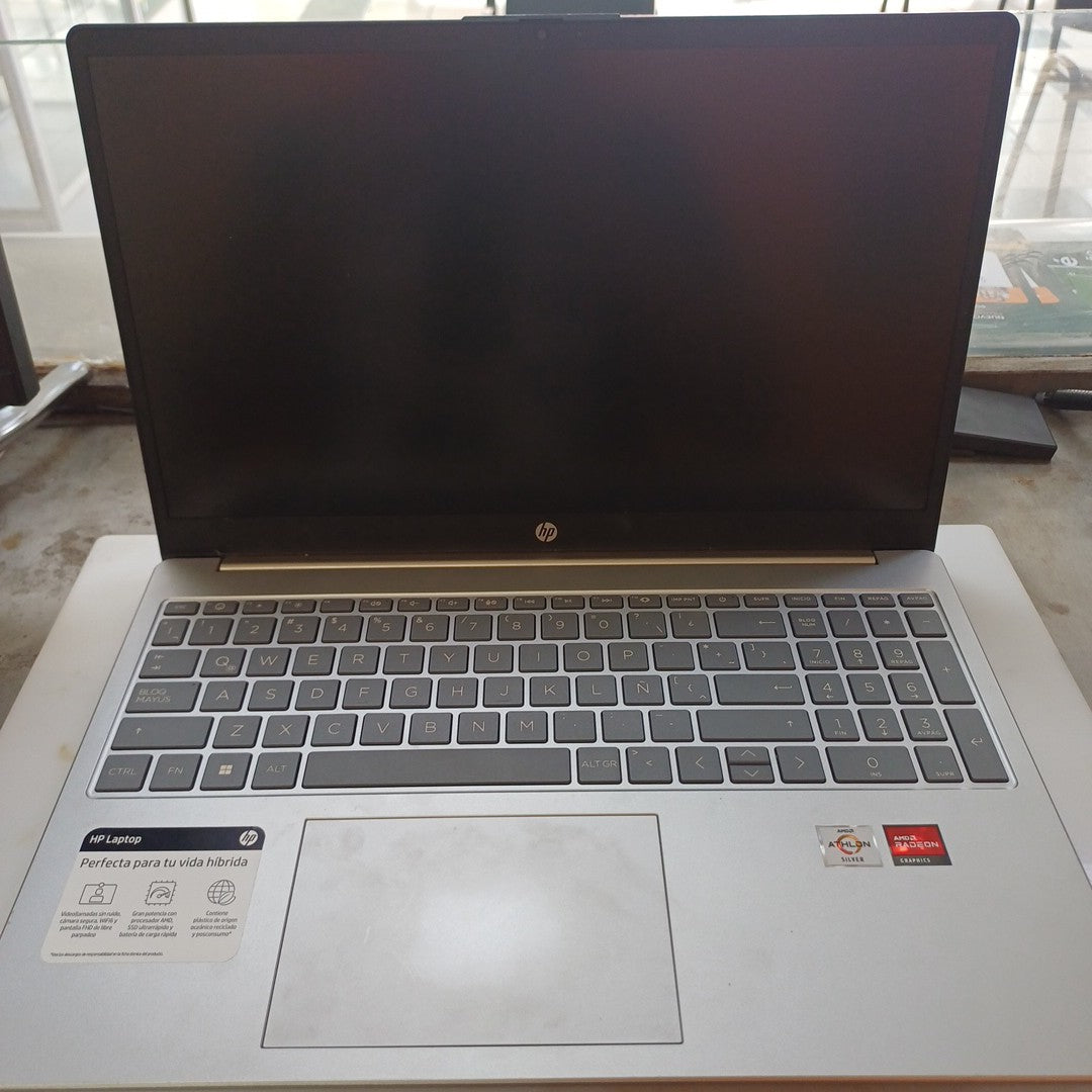 LAPTOP HP 15-FC0003LA (2023) 256 GB SSD 8 GB RAM (SEMINUEVO)