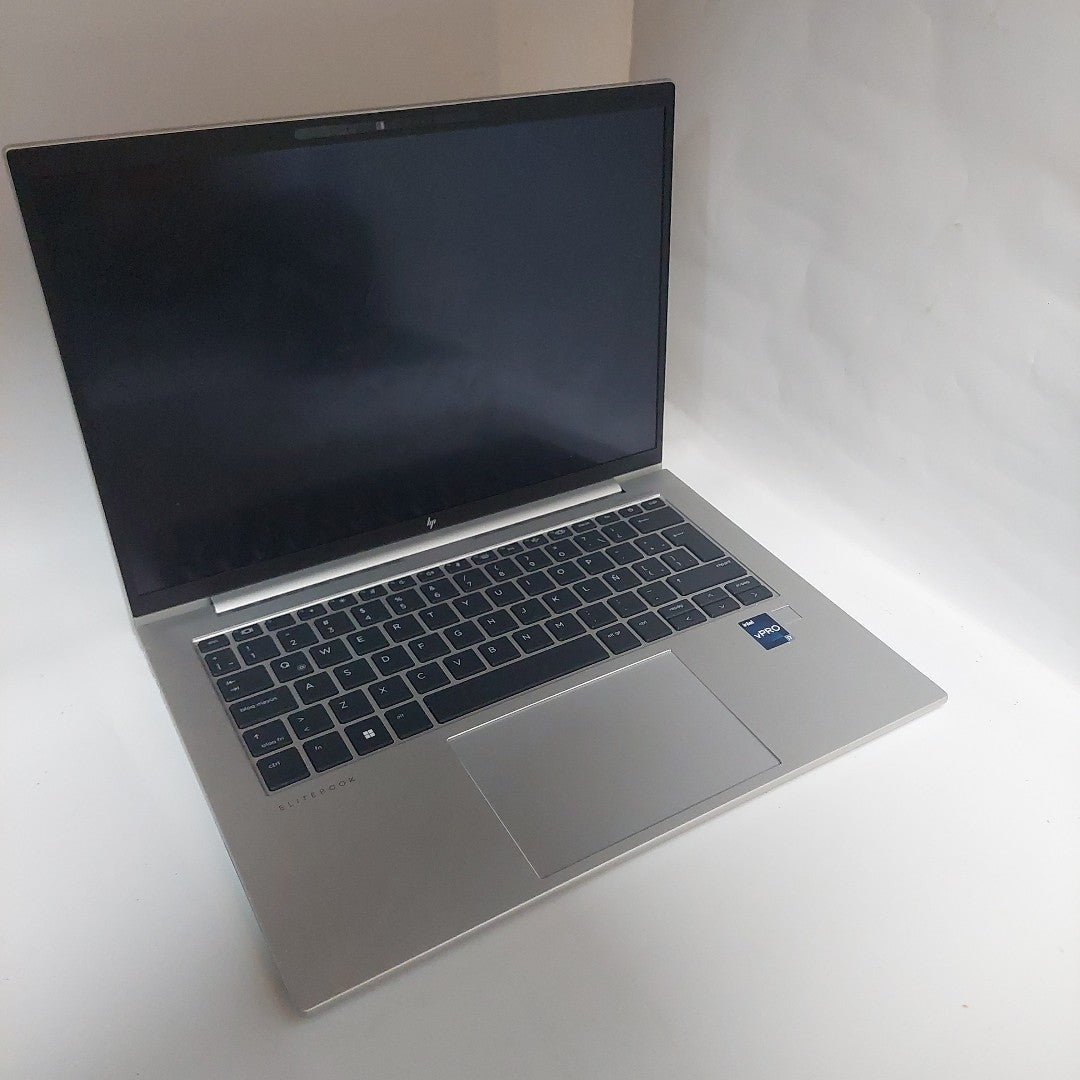 LAPTOP HP ELITEBOOK 840 G10 (2024) 256 GB SSD 16 GB RAM (SEMINUEVO)